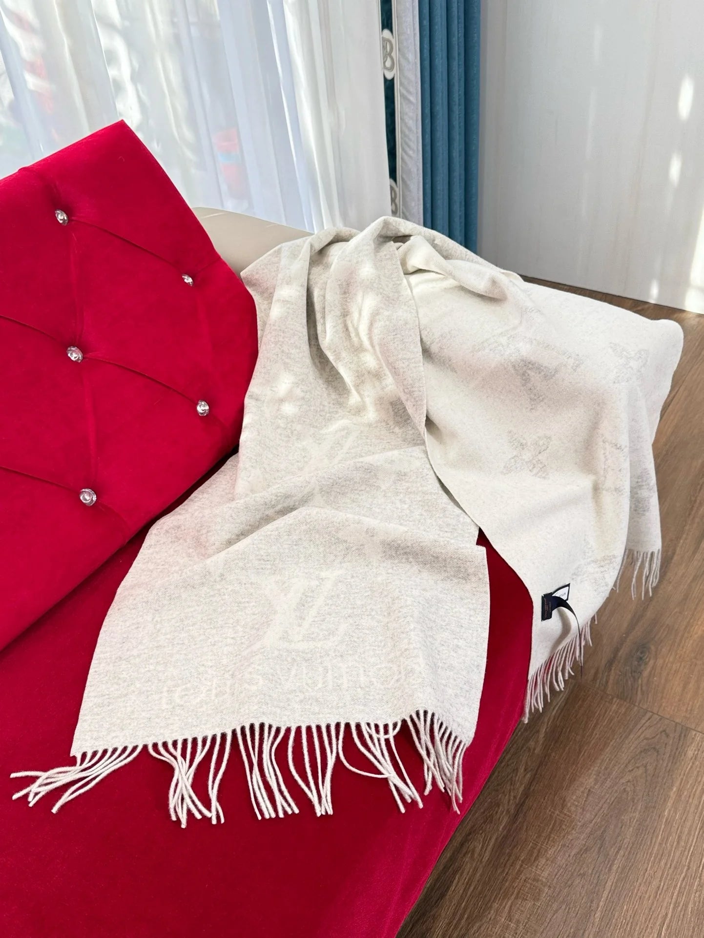 LV SCARF