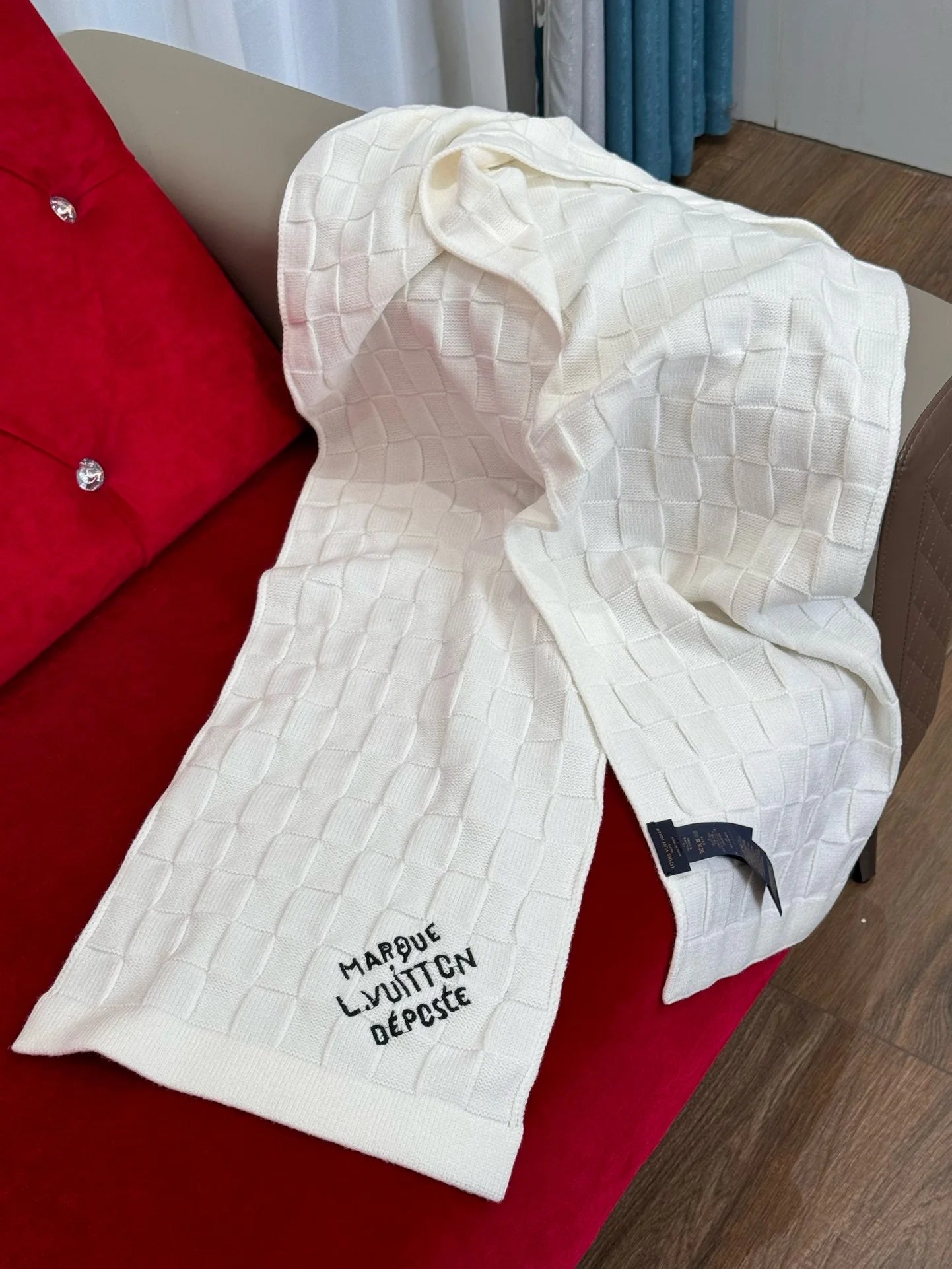LV SCARF