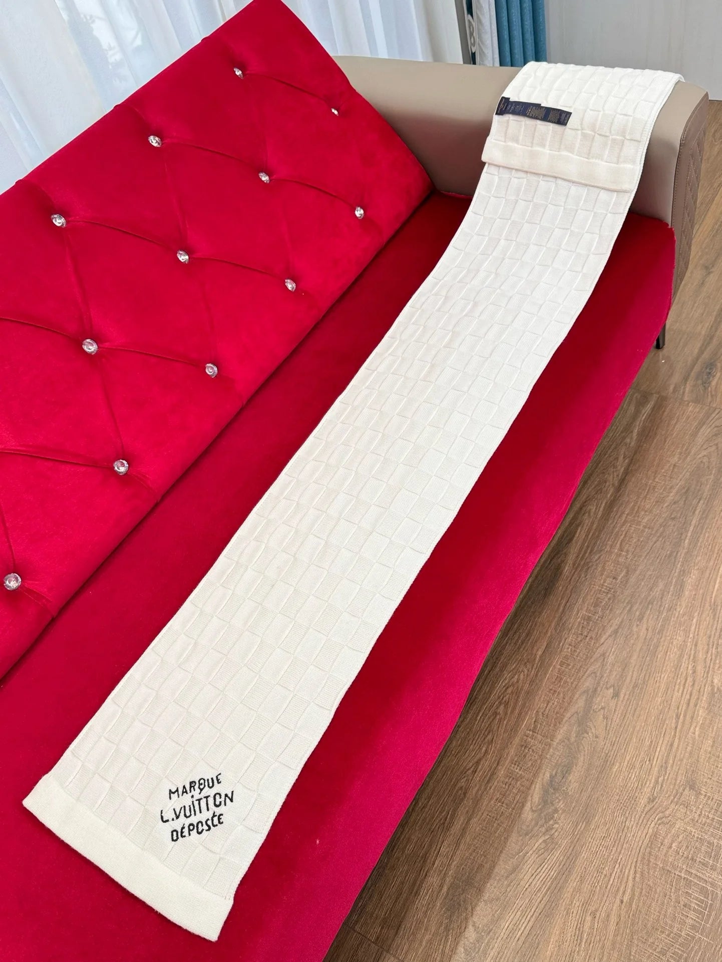 LV SCARF