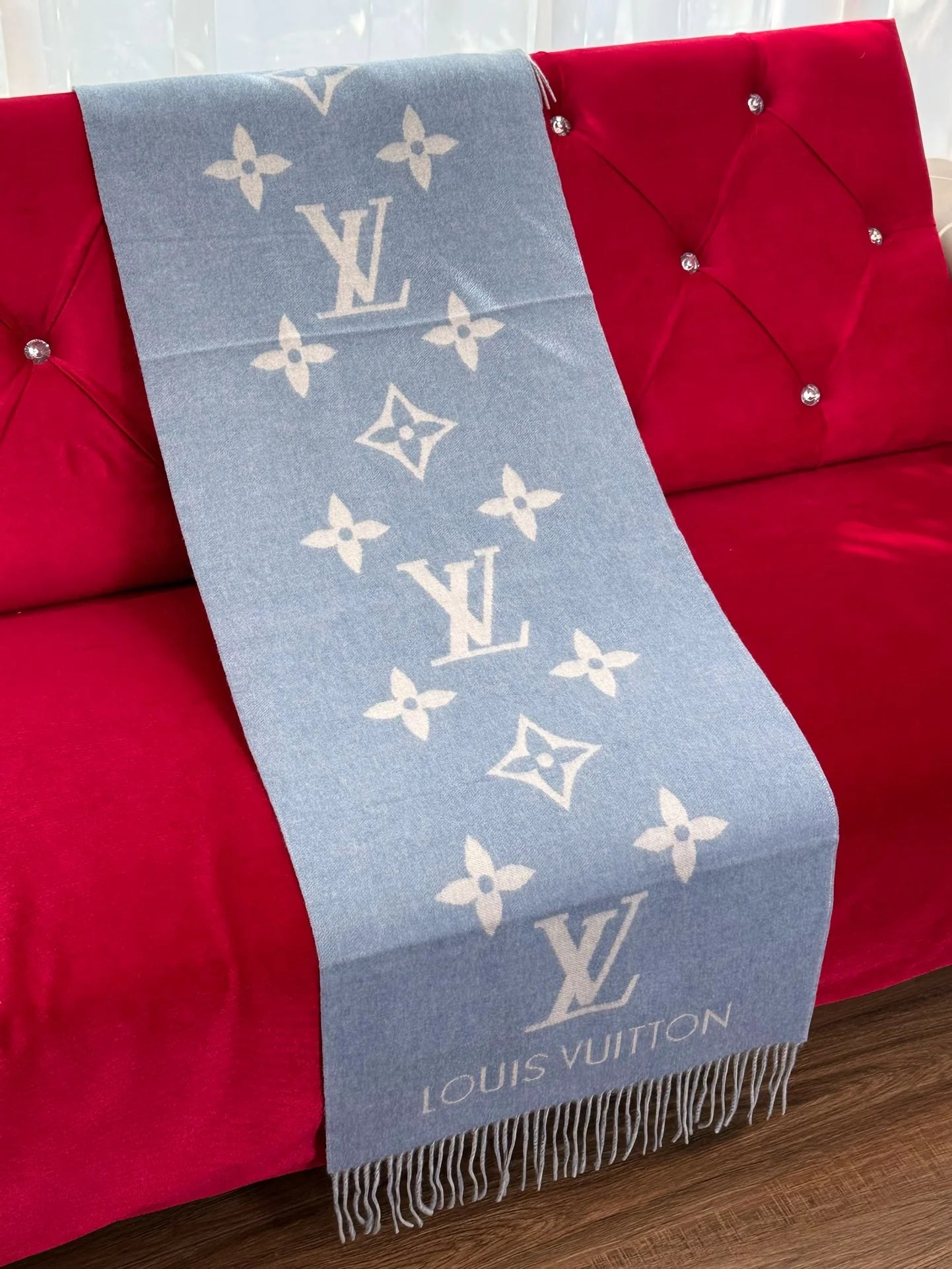LV SCARF