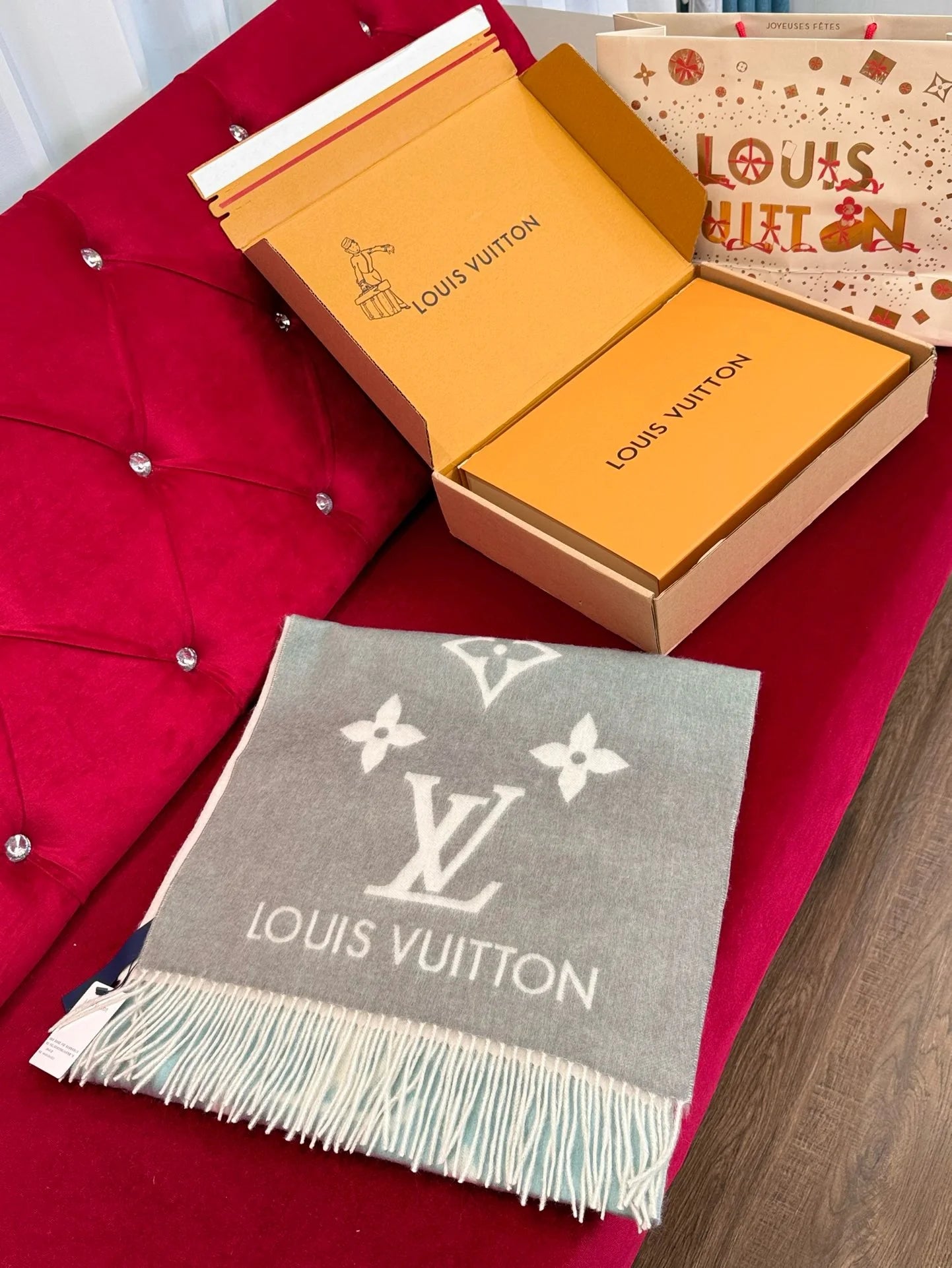 LV SCARF