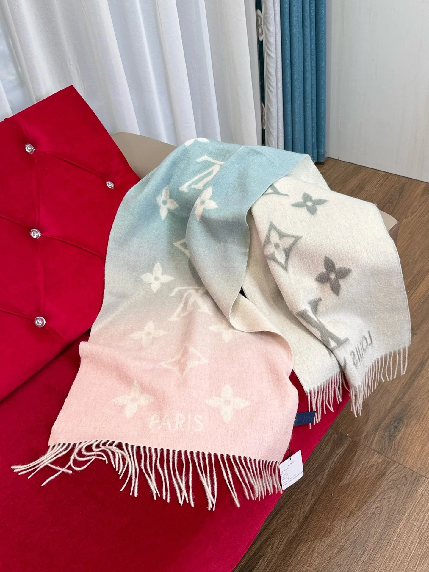 LV SCARF