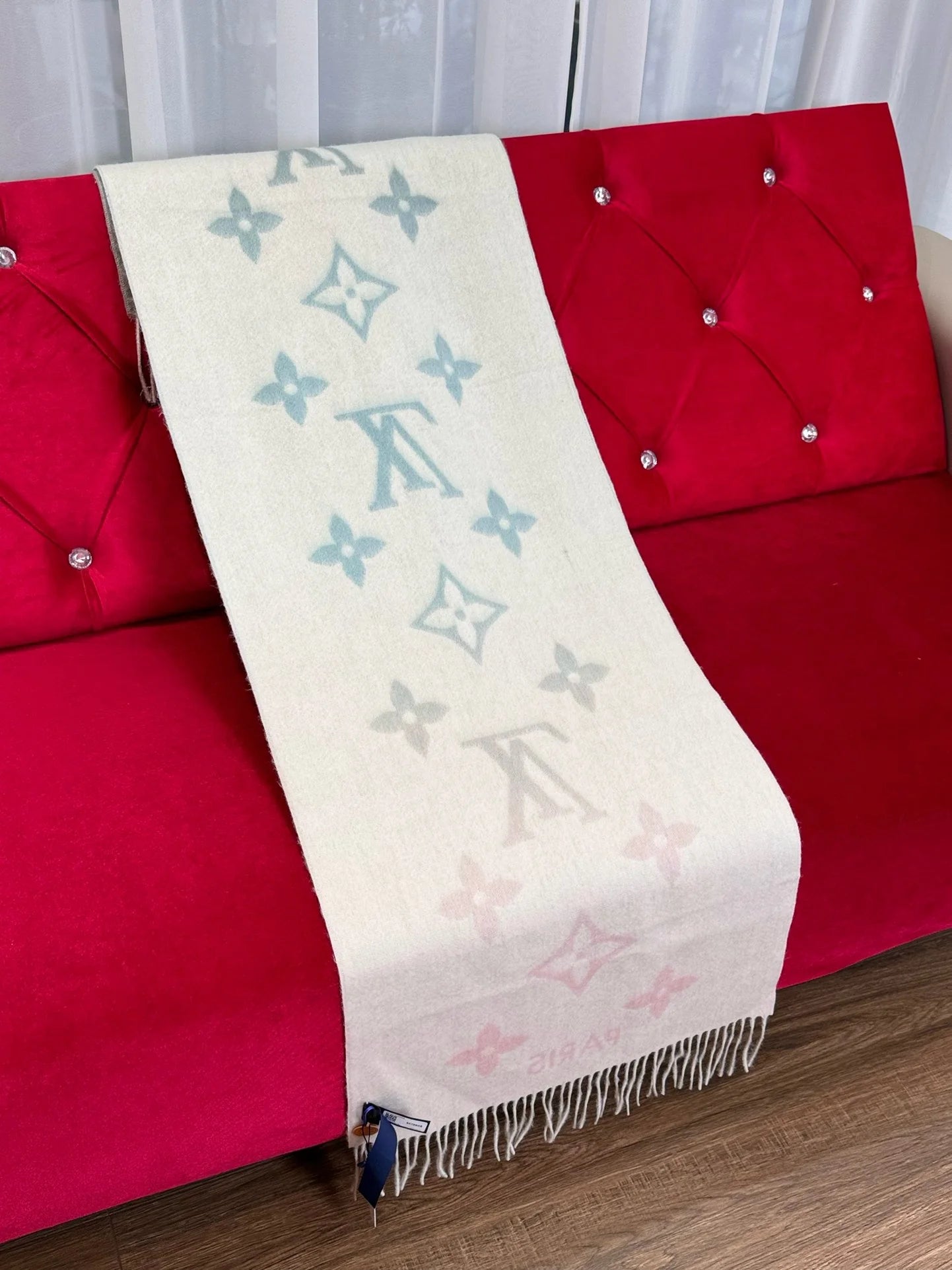 LV SCARF