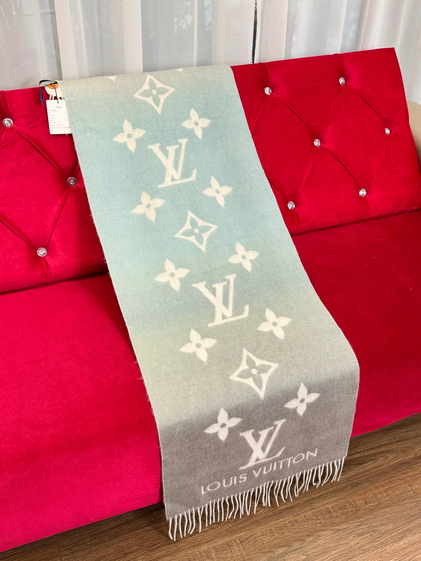 LV SCARF