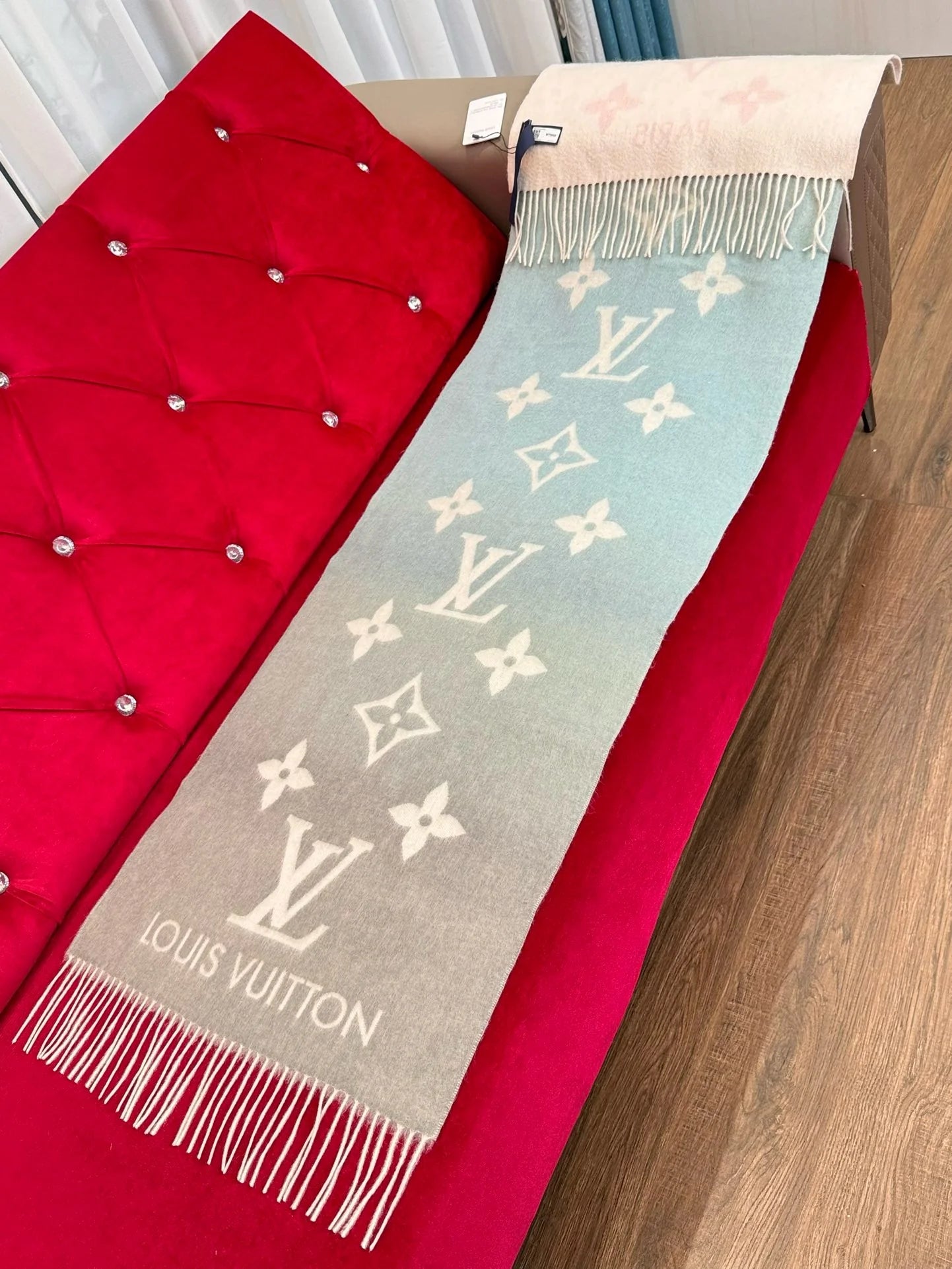LV SCARF