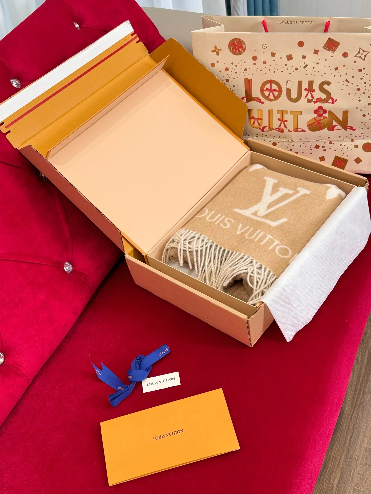 LV SCARF