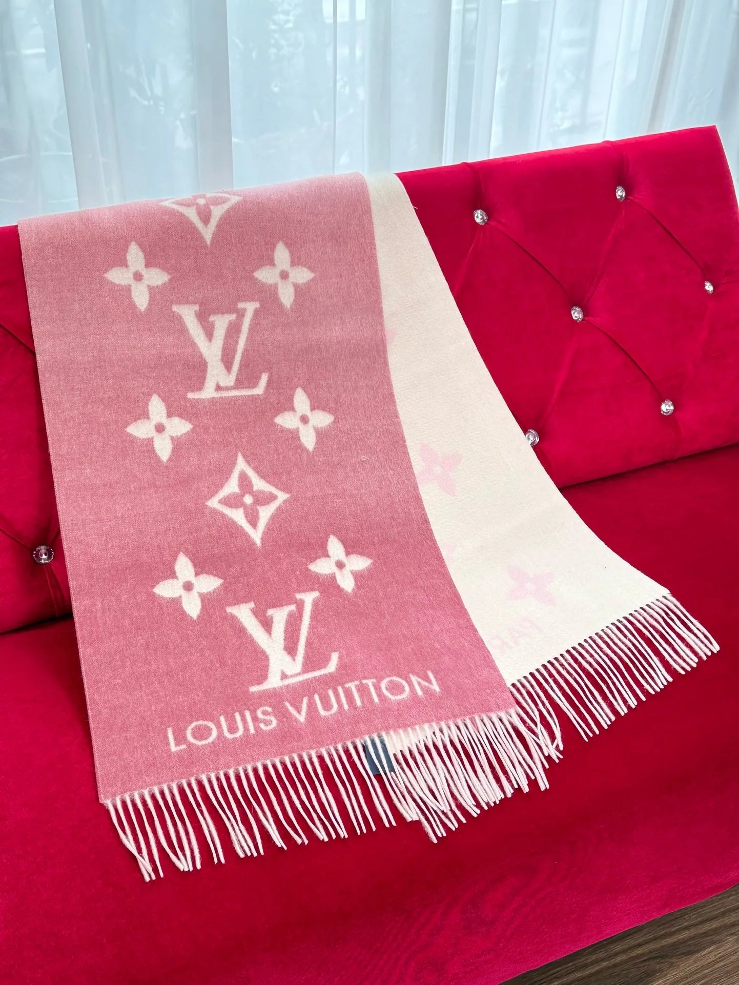 LV SCARF