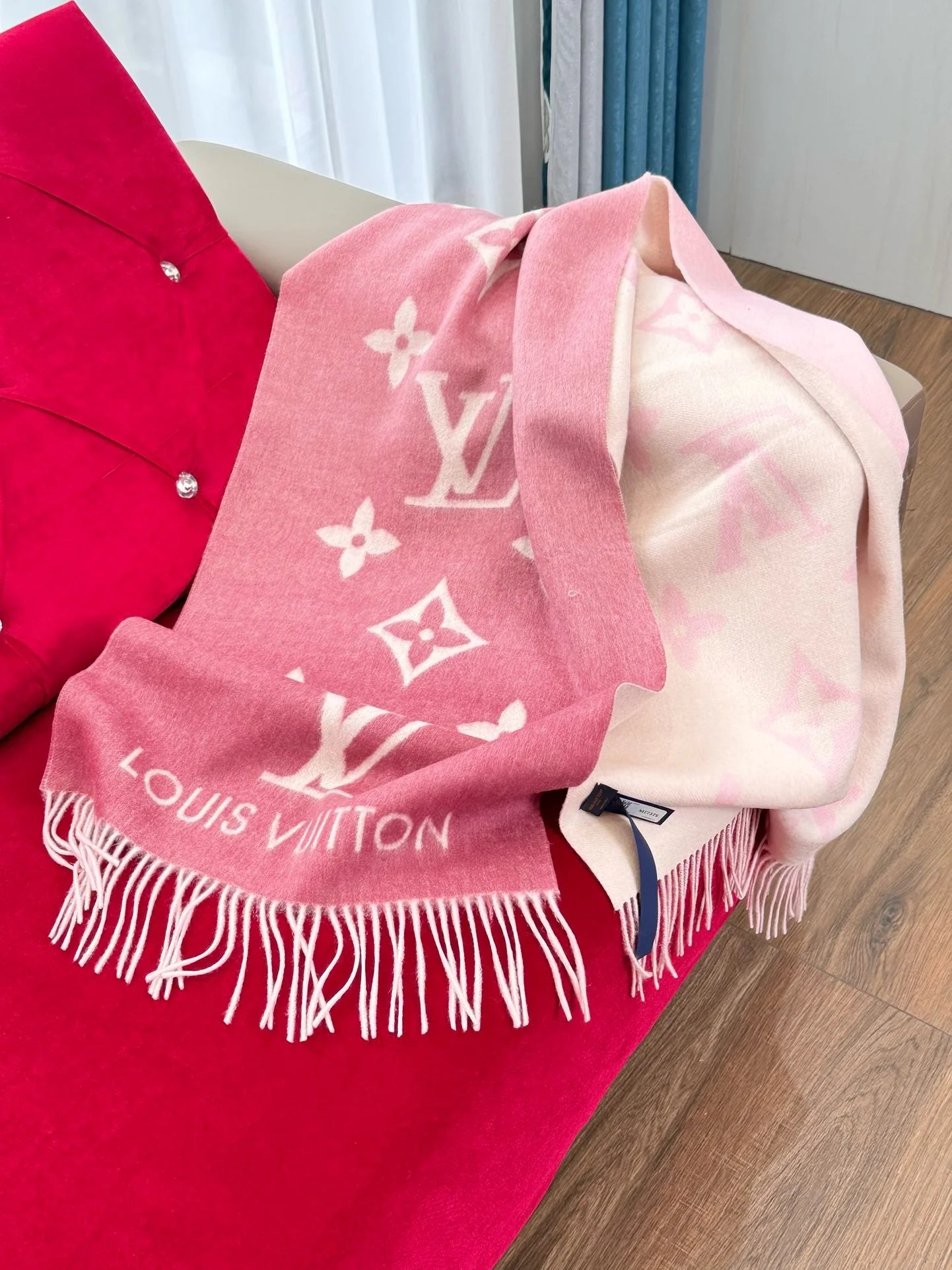 LV SCARF