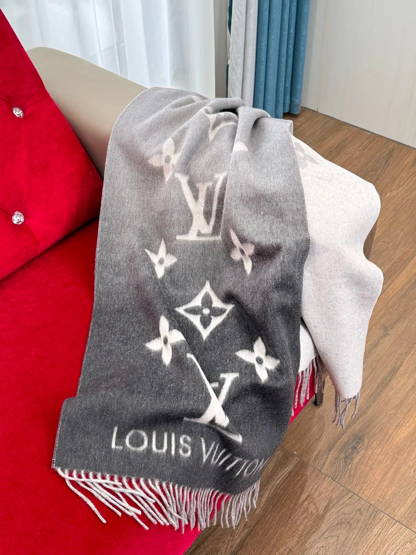 LV SCARF