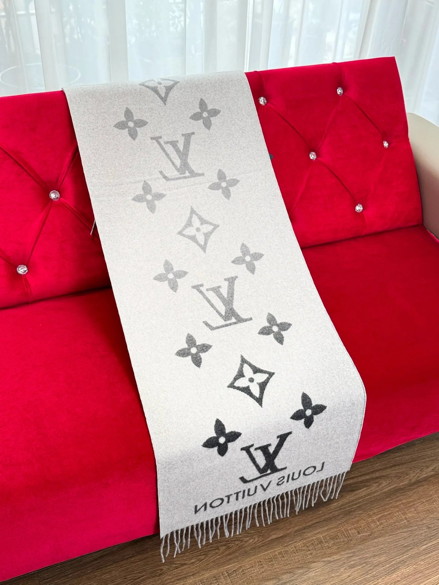 LV SCARF