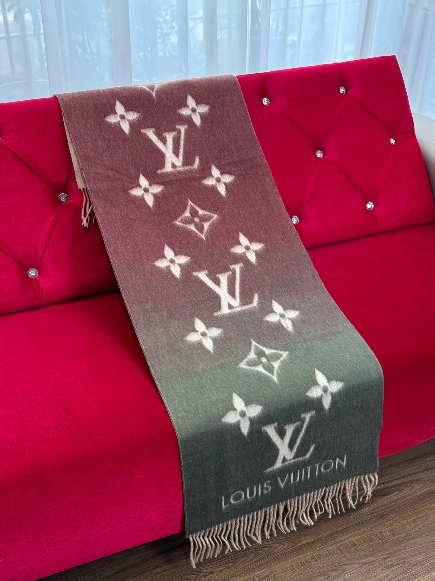 LV SCARF