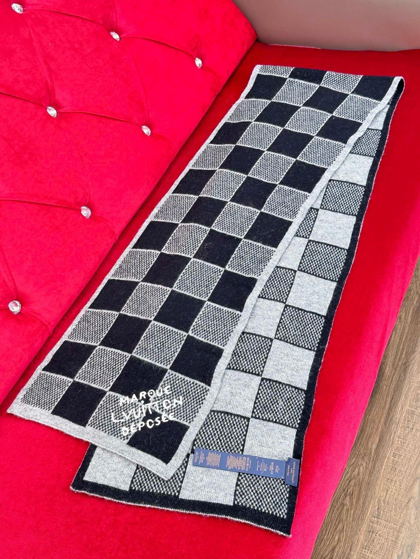 LV SCARF