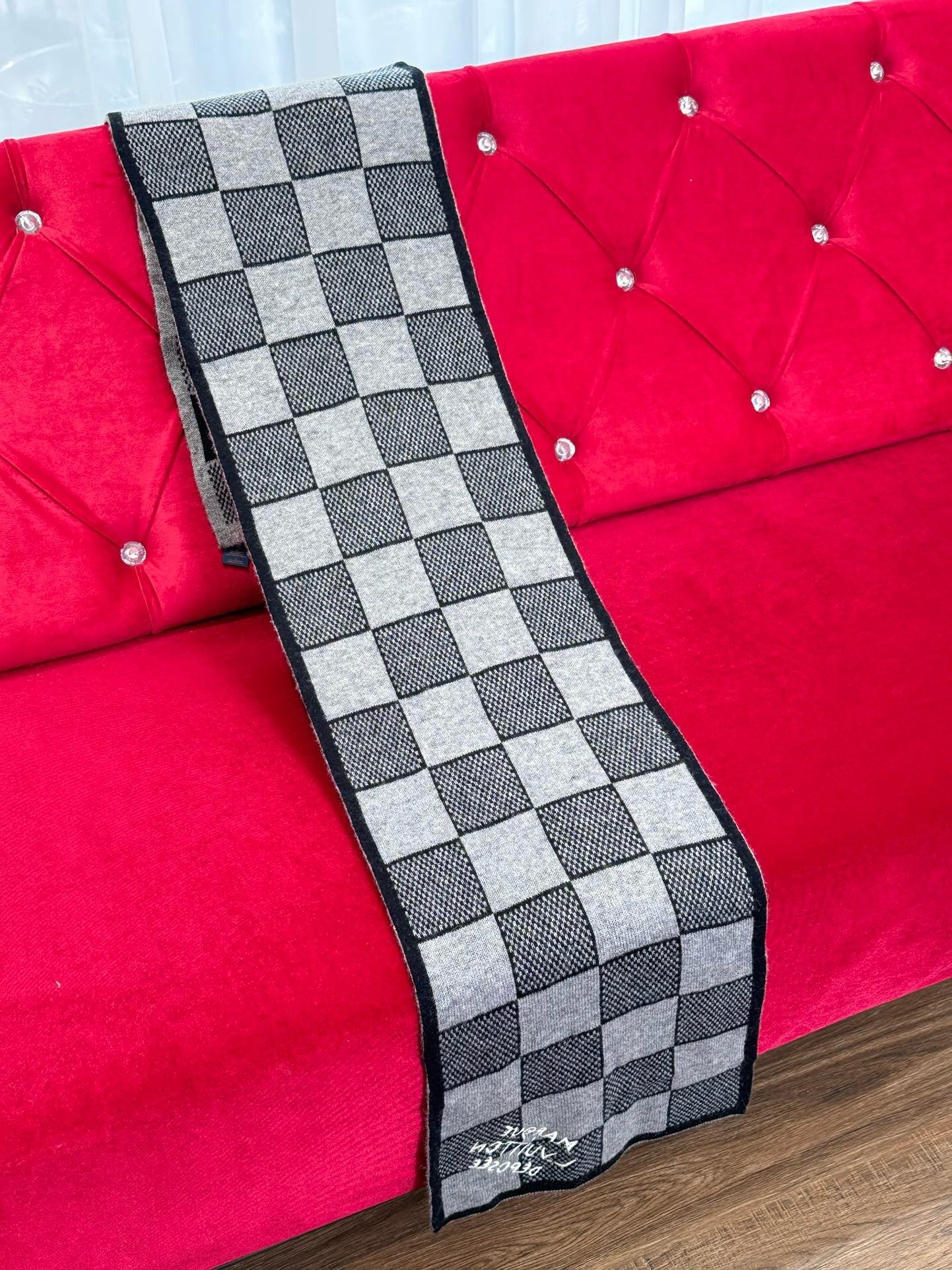 LV SCARF