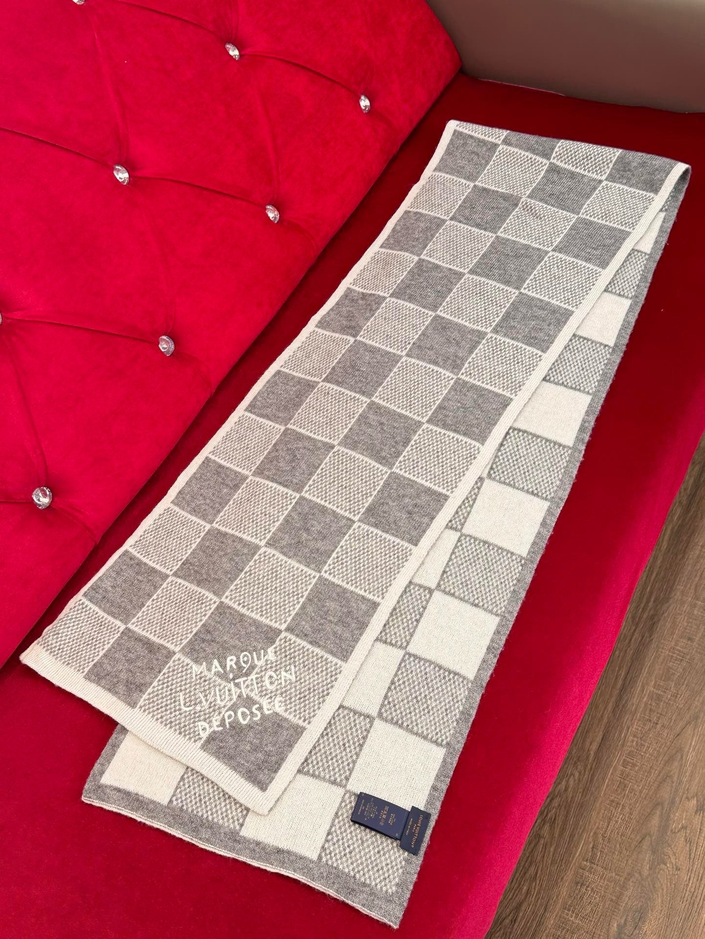 LV SCARF