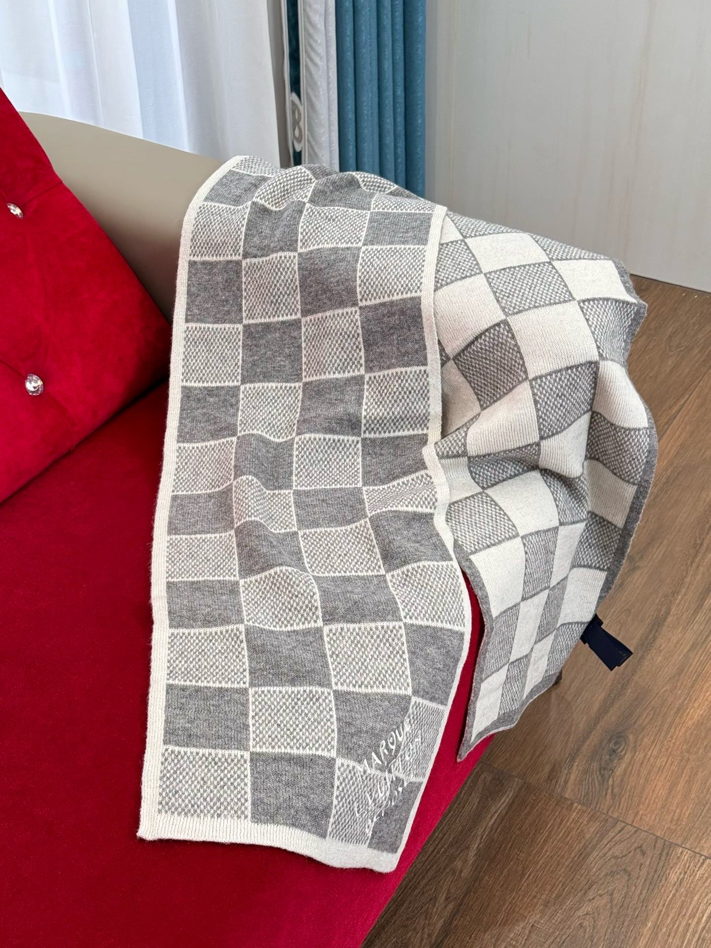 LV SCARF