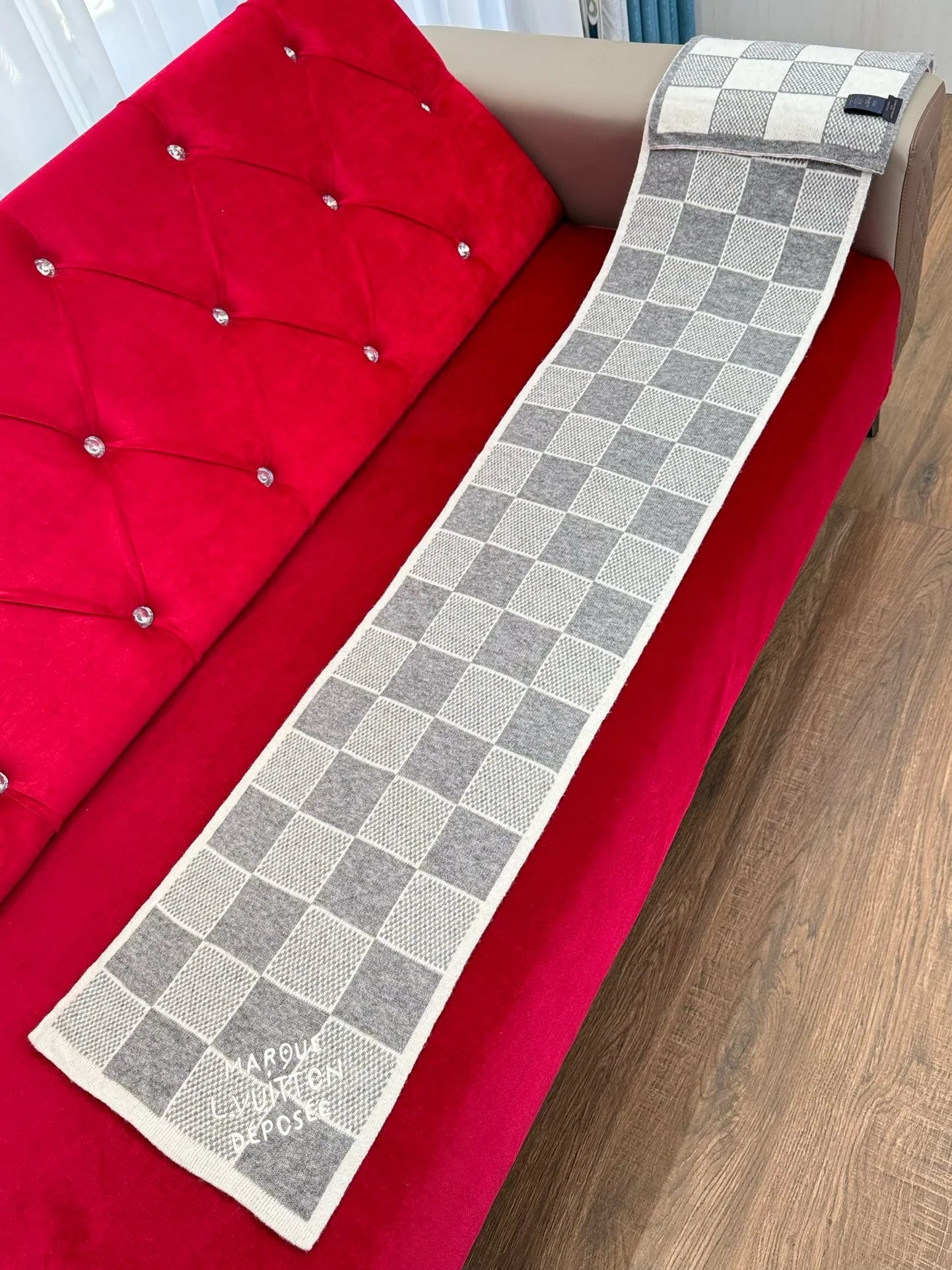 LV SCARF