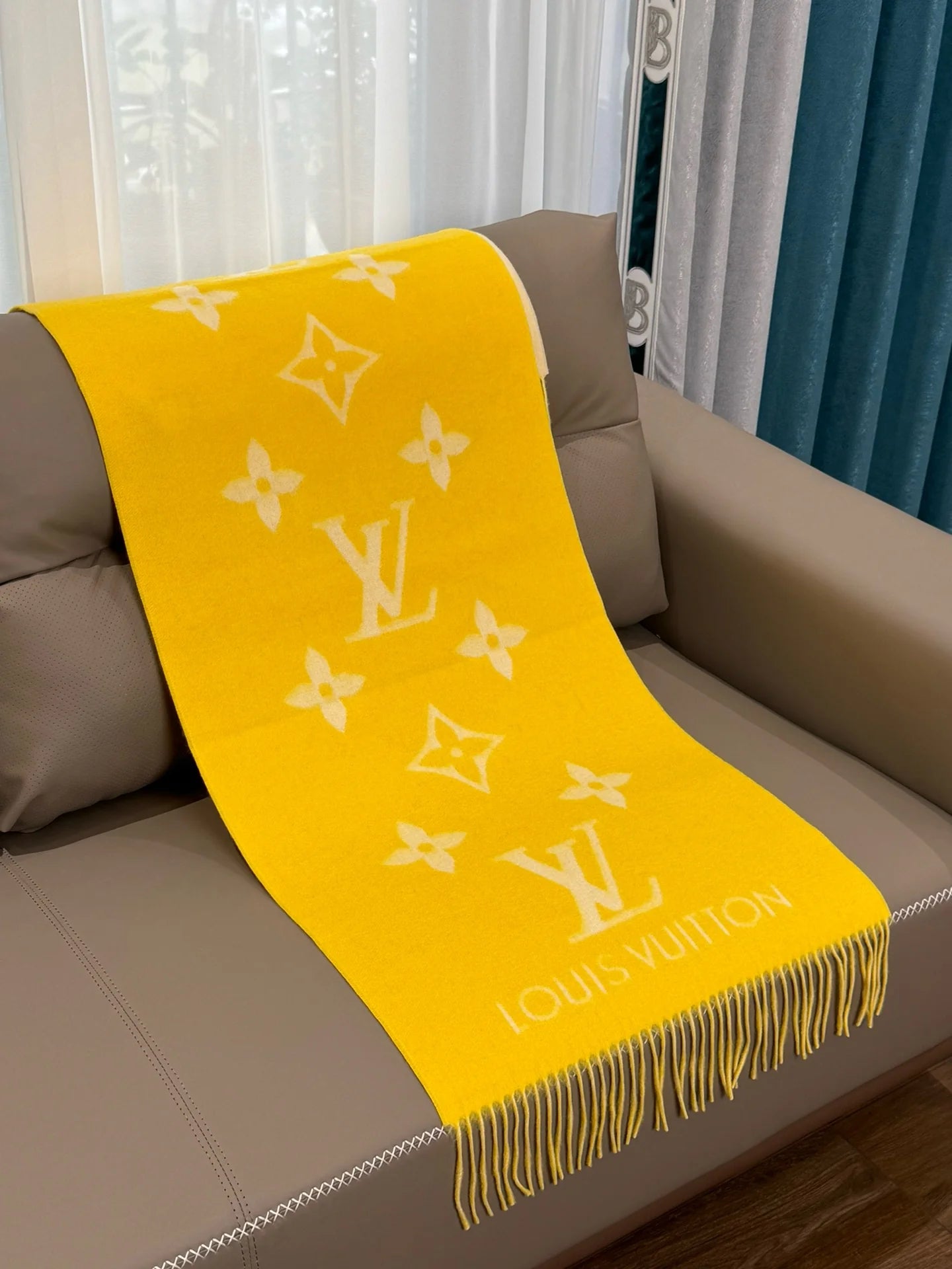 LV SCARF