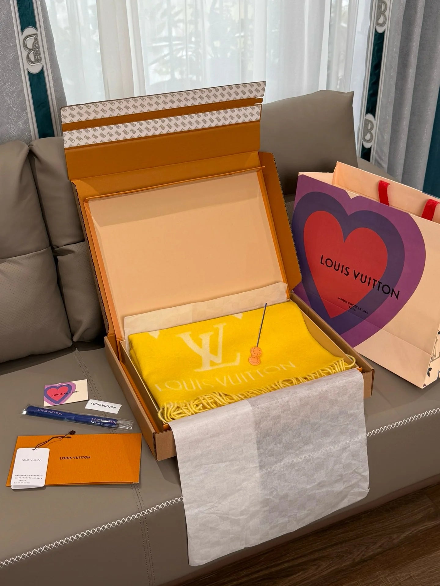 LV SCARF