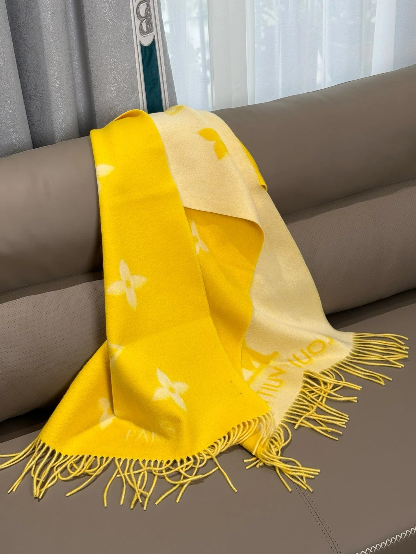 LV SCARF