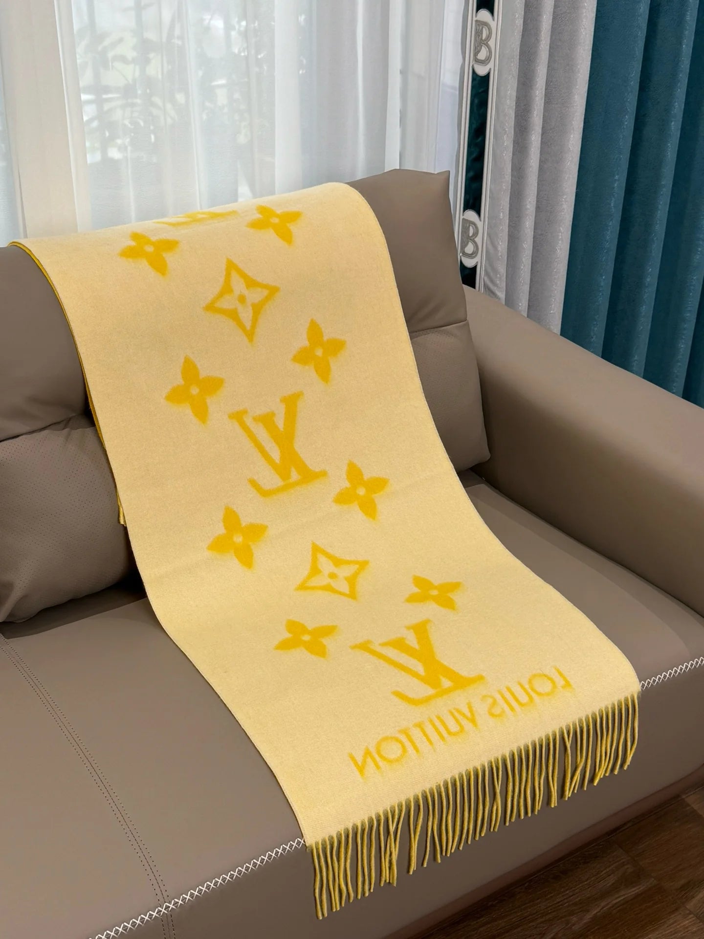LV SCARF