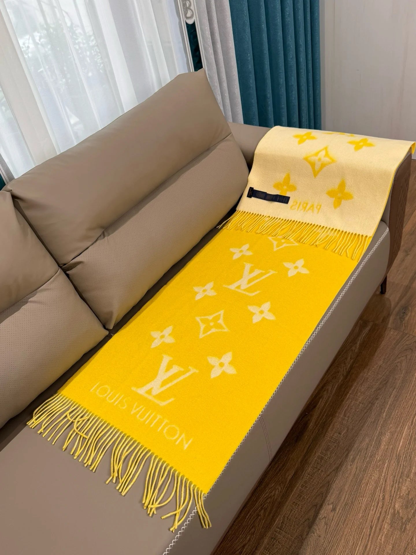 LV SCARF