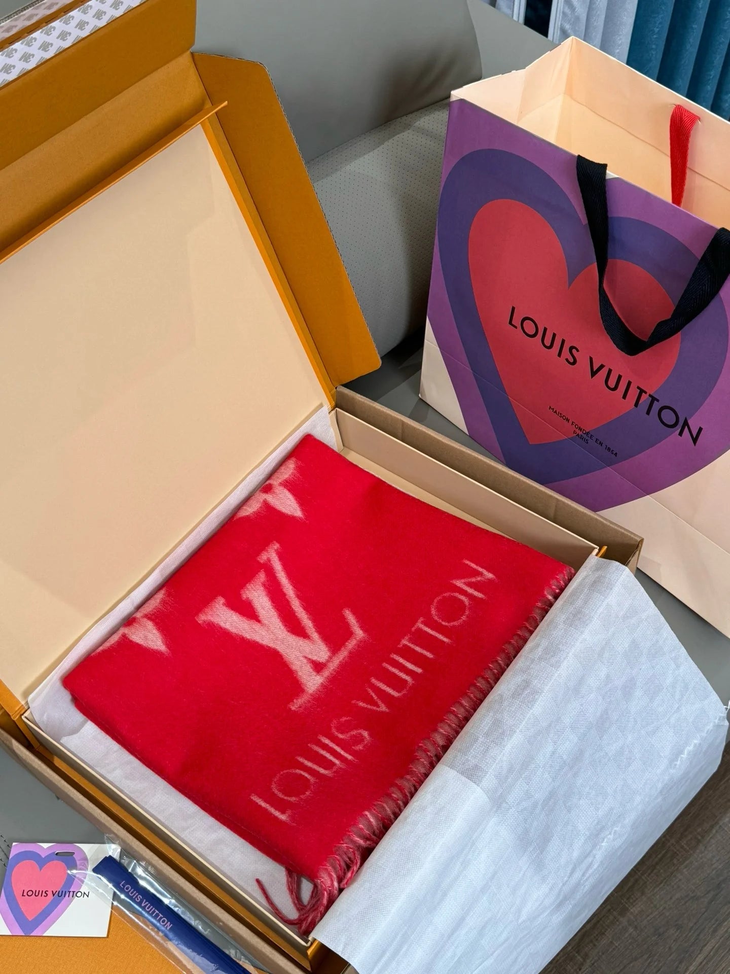 LV SCARF