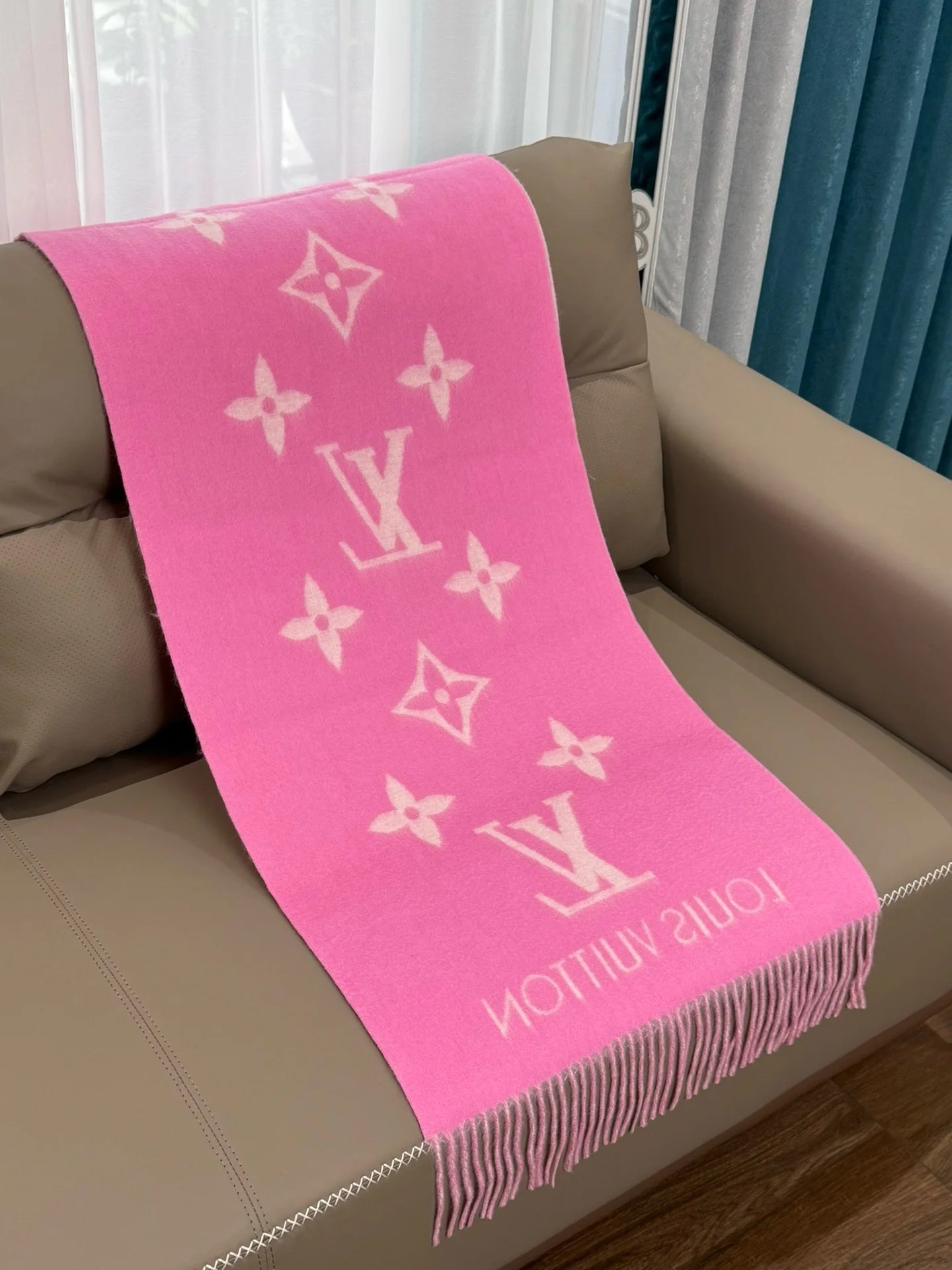 LV SCARF
