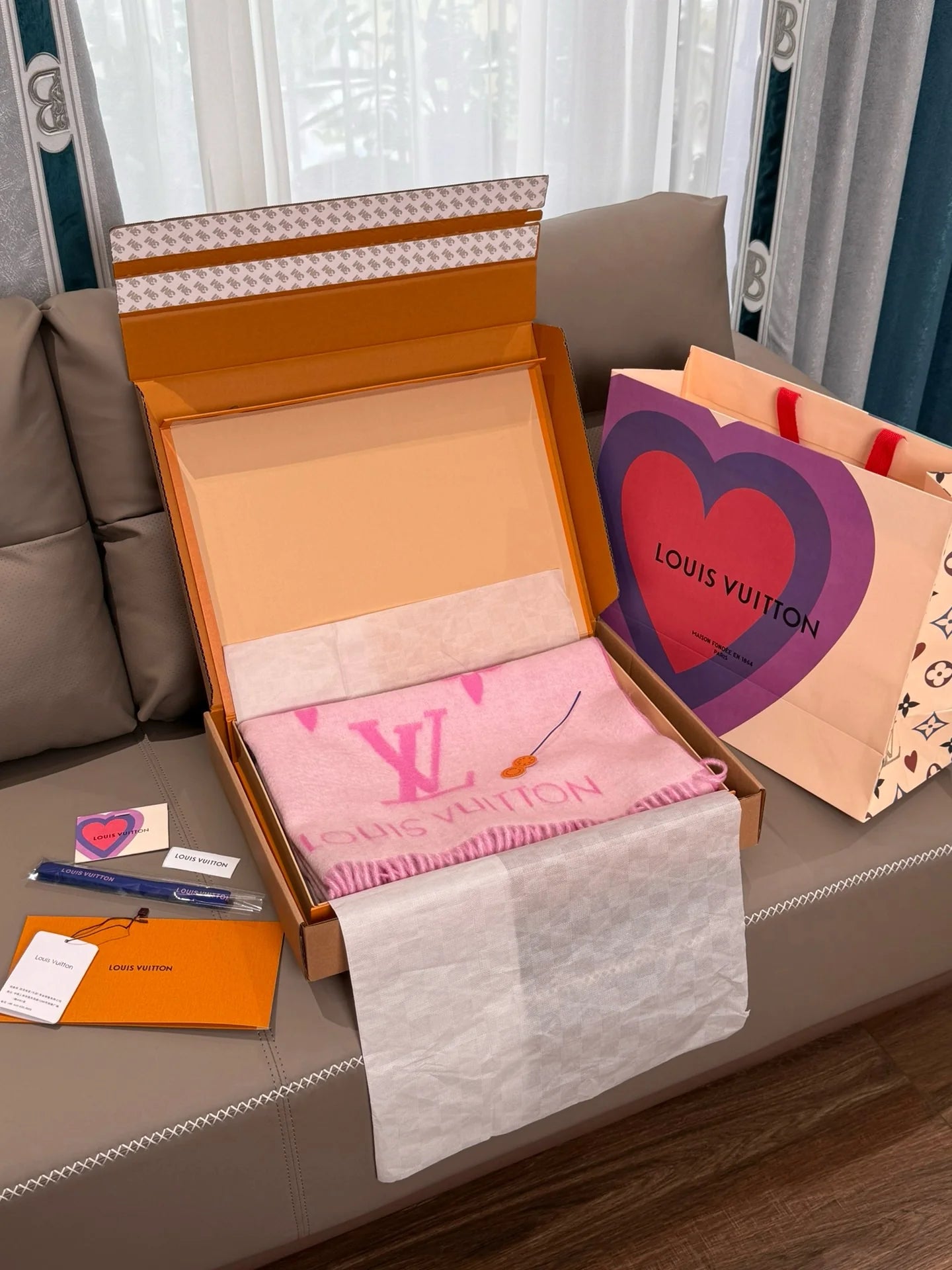 LV SCARF