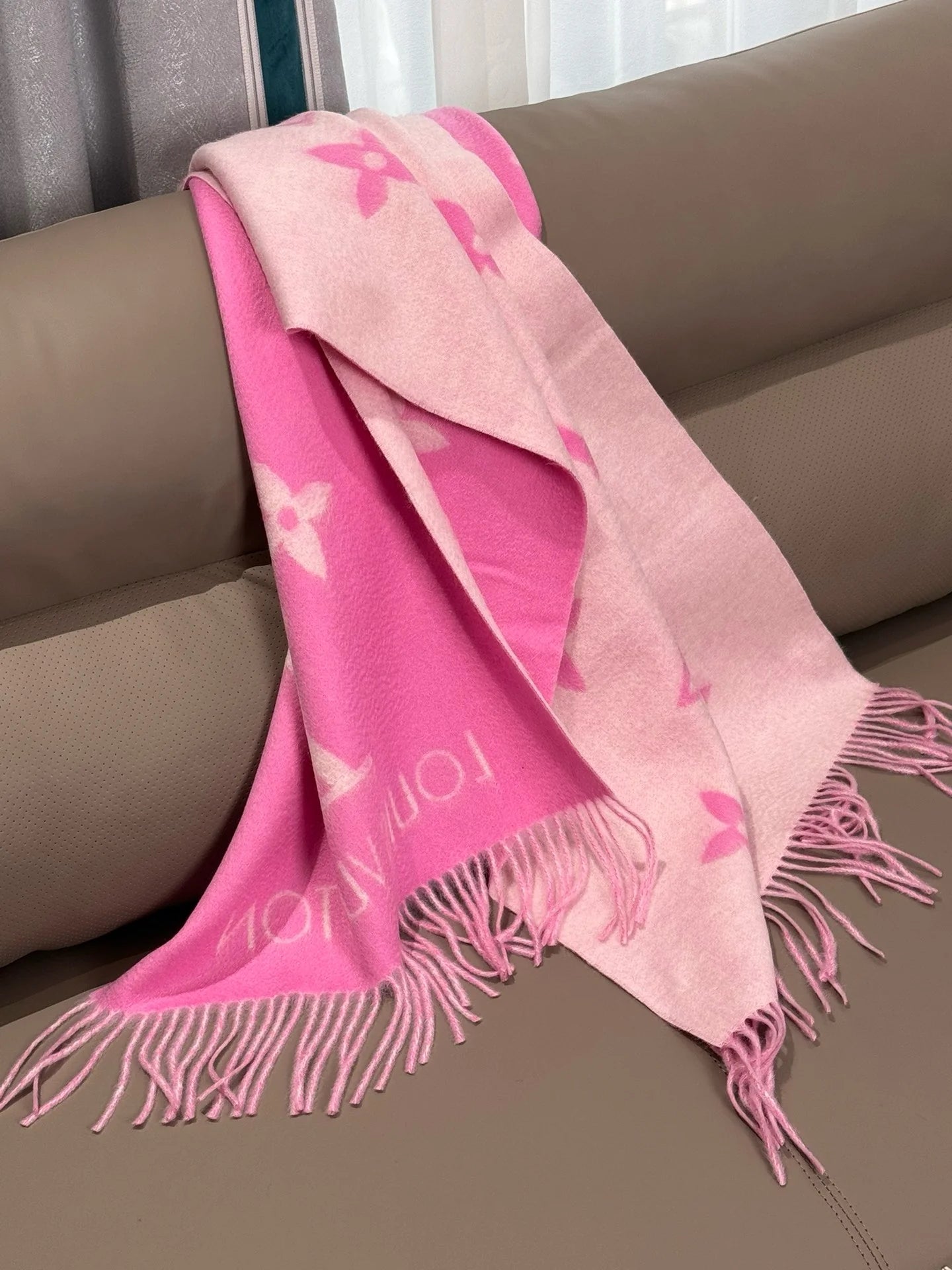 LV SCARF