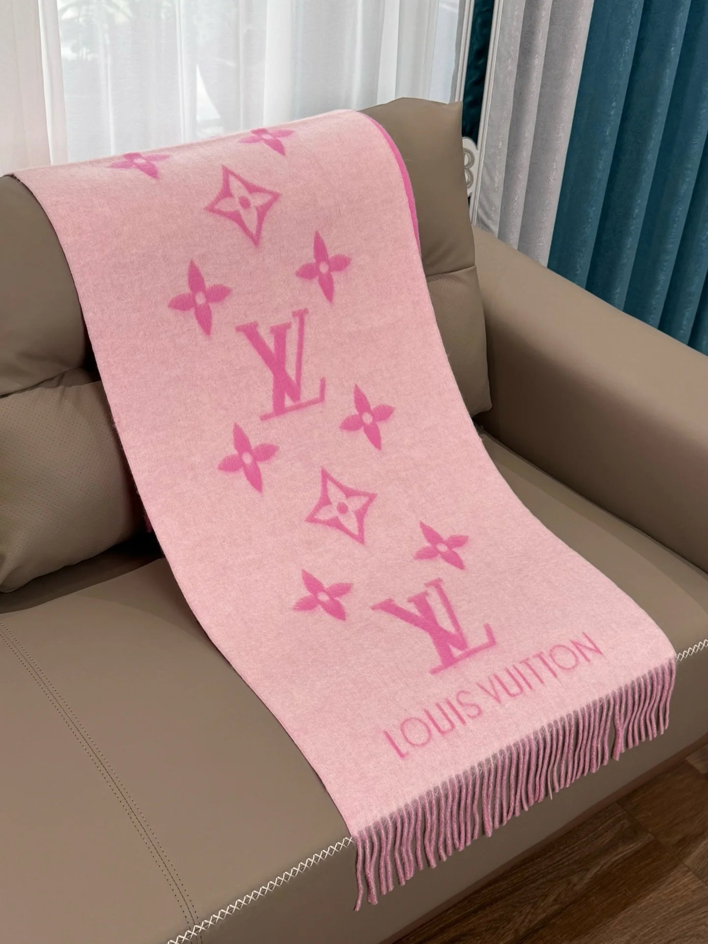 LV SCARF