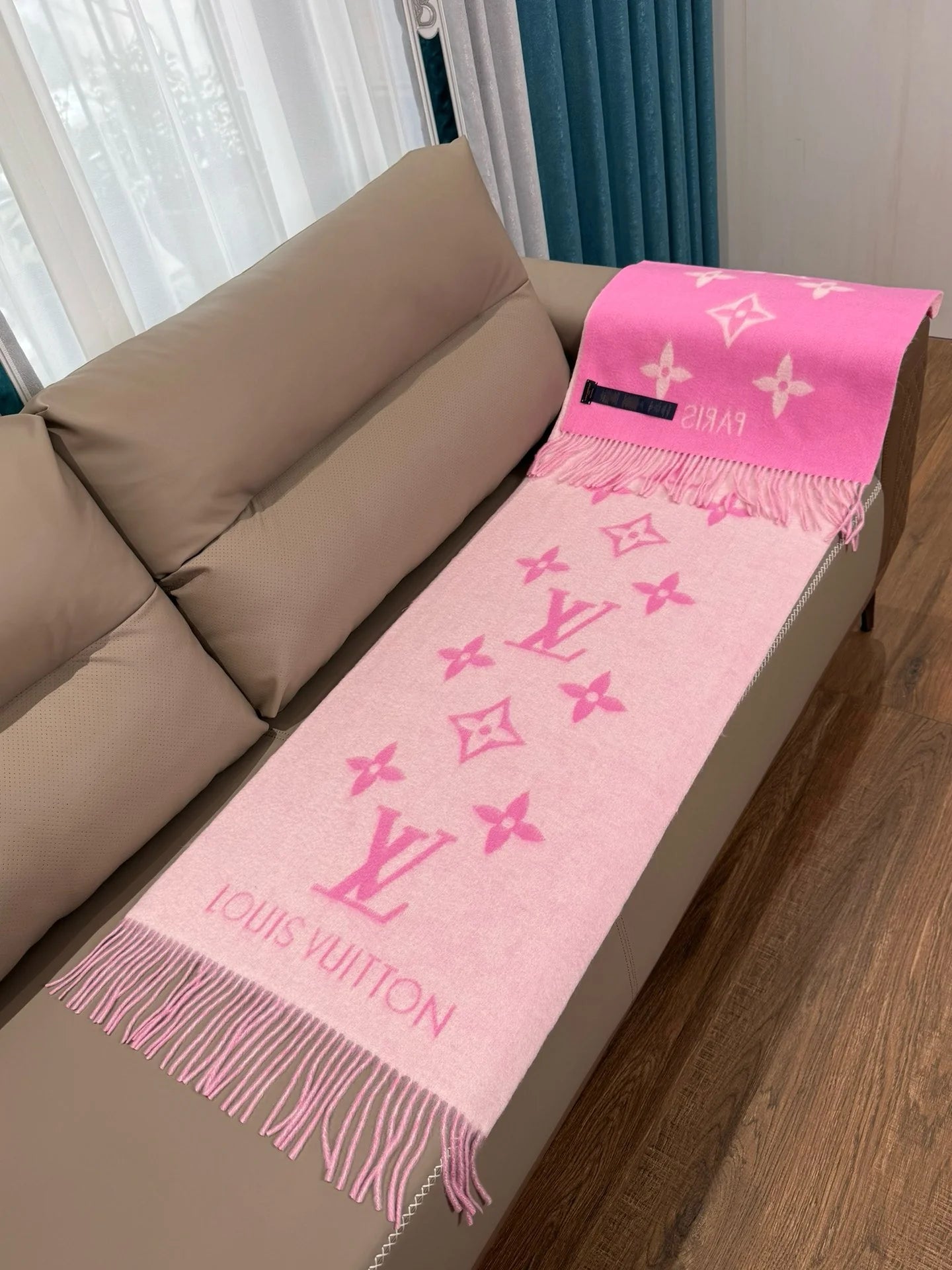 LV SCARF