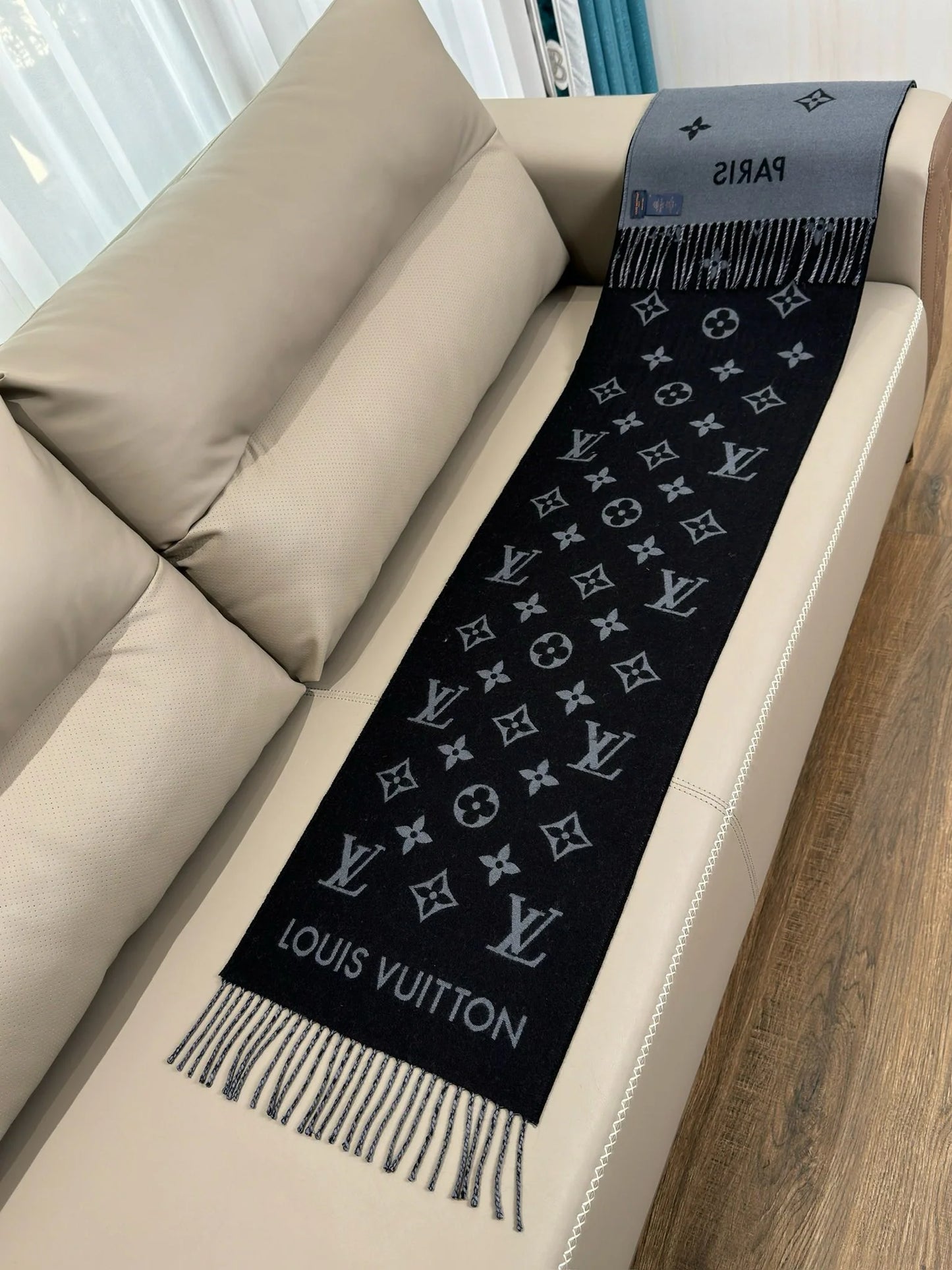 LV SCARF