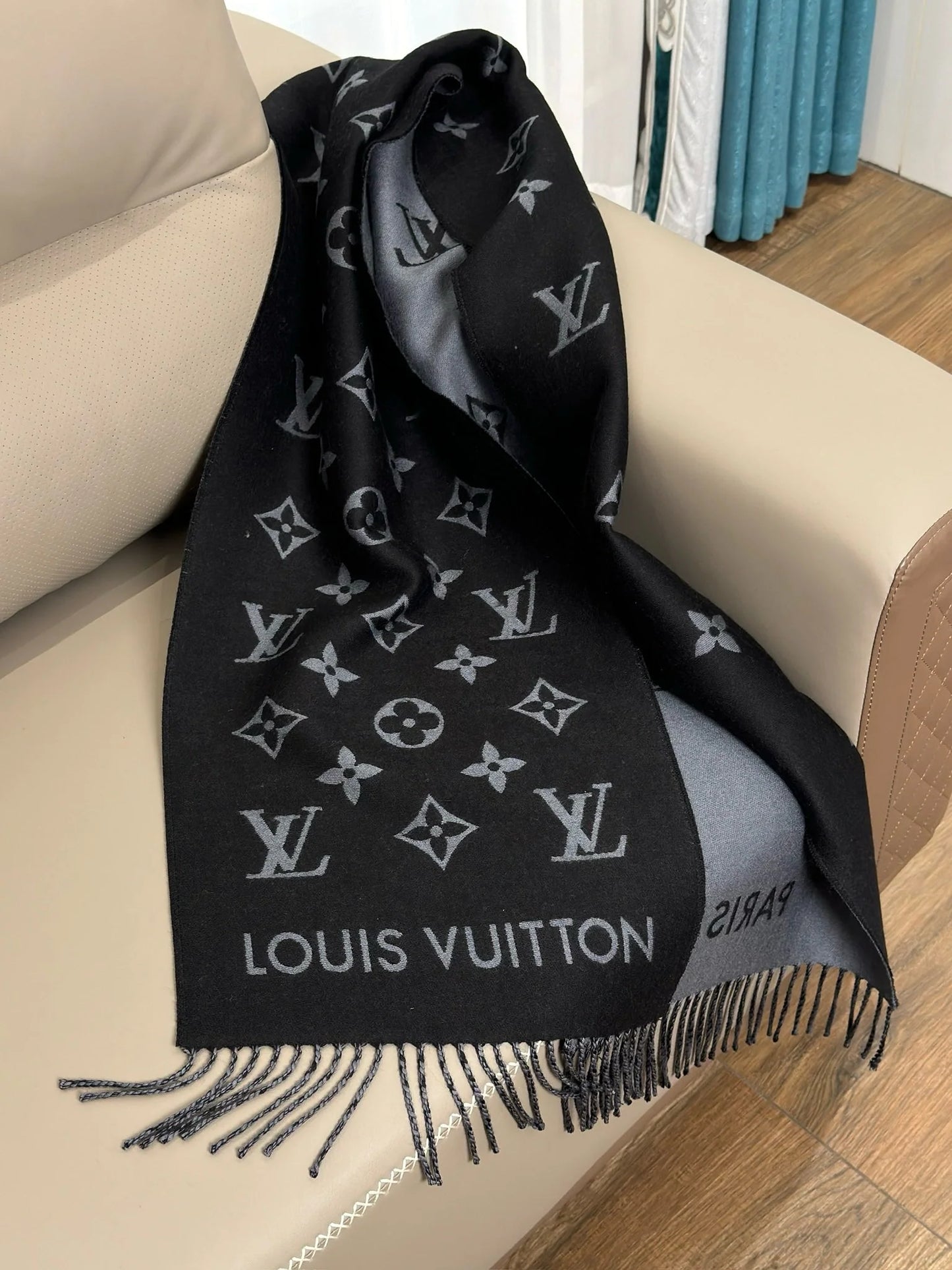 LV SCARF