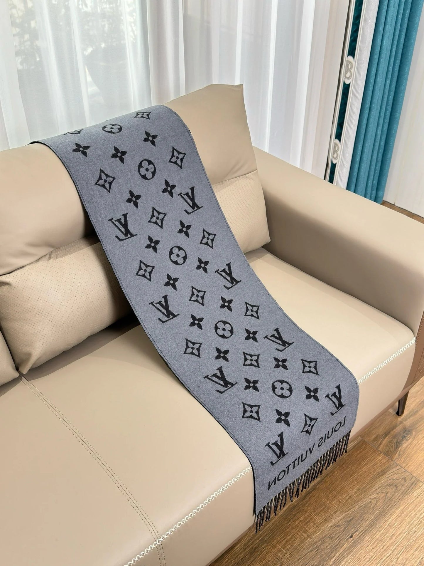 LV SCARF