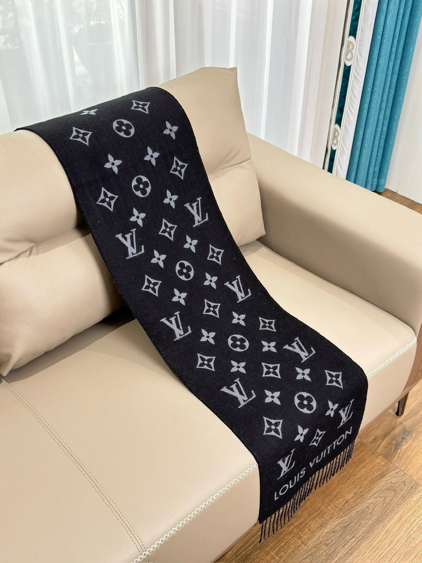 LV SCARF