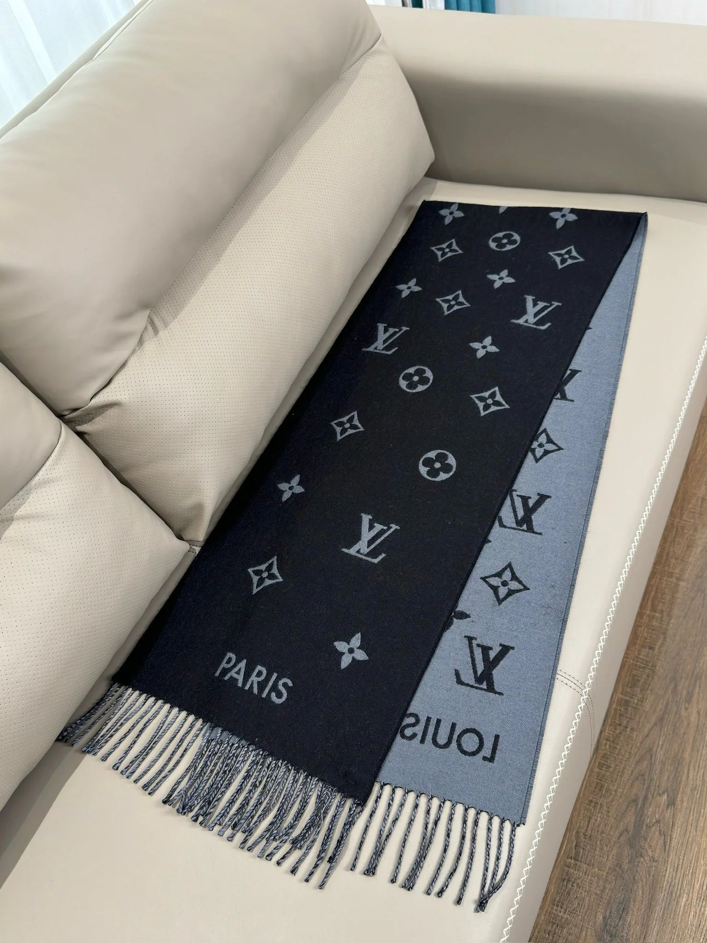 LV SCARF