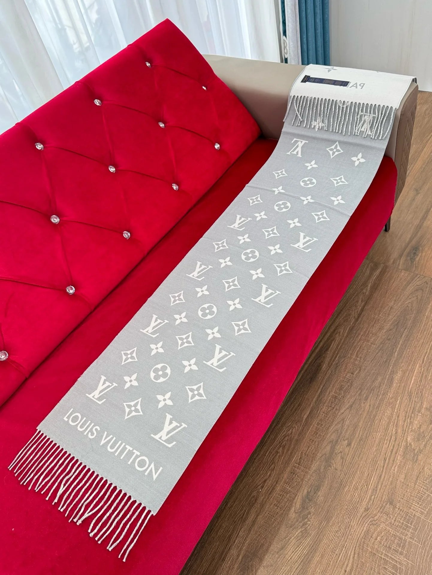 LV SCARF