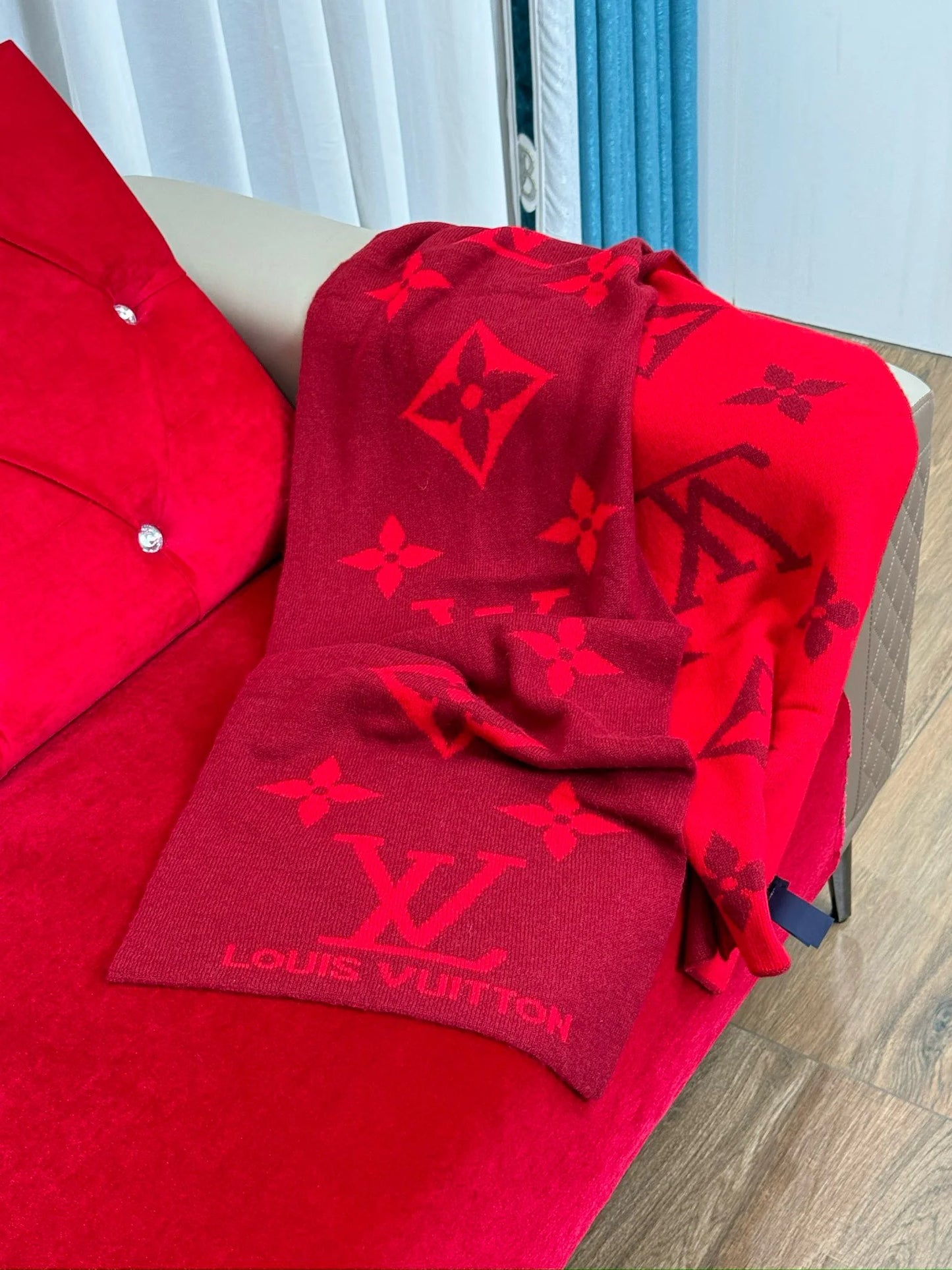 LV SCARF