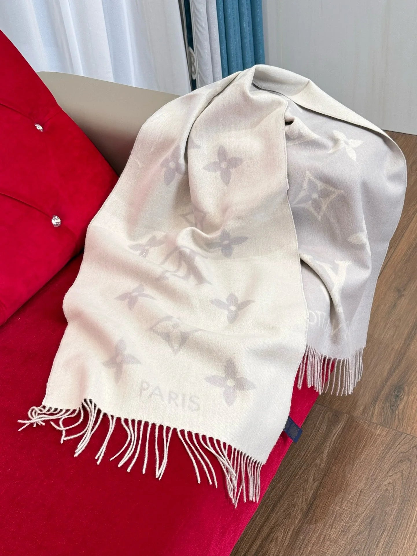LV SCARF