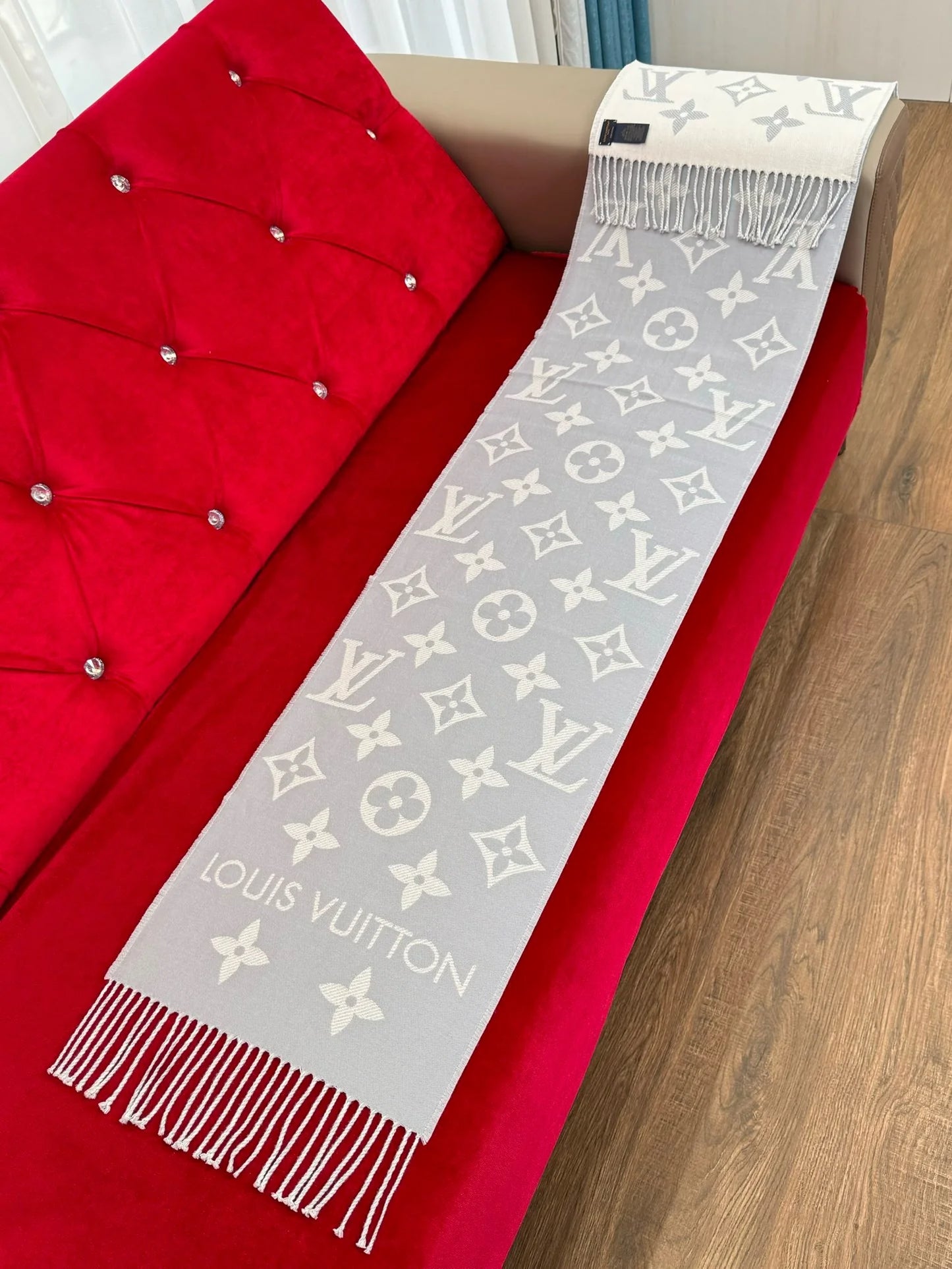 LV SCARF