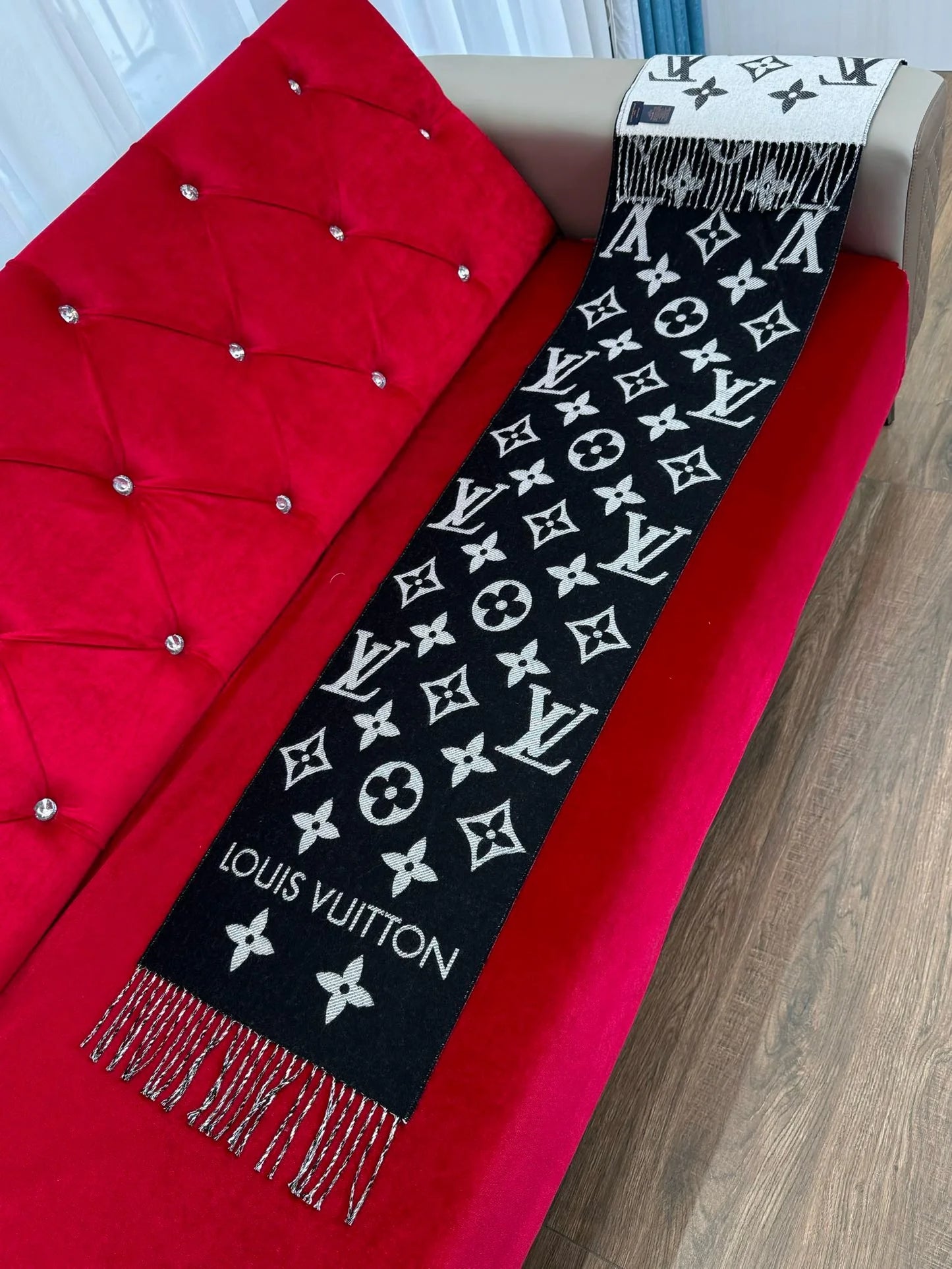 LV SCARF