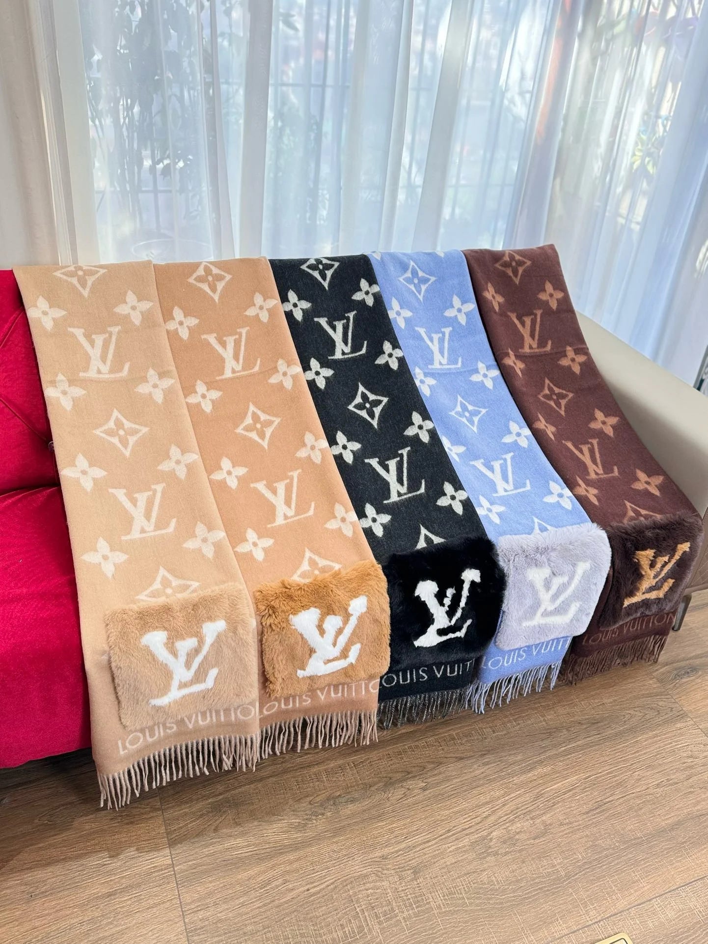 LV SCARF