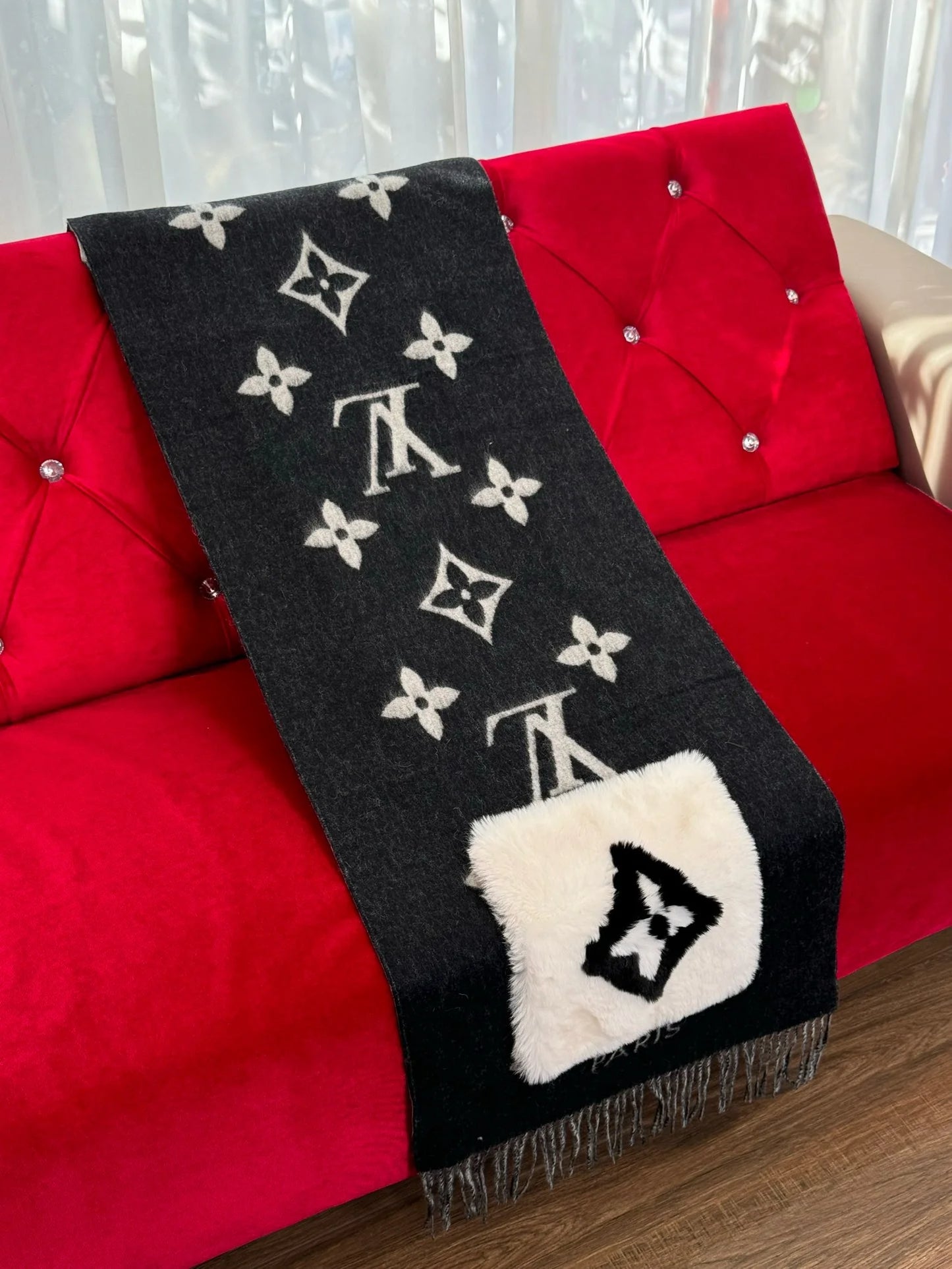LV SCARF