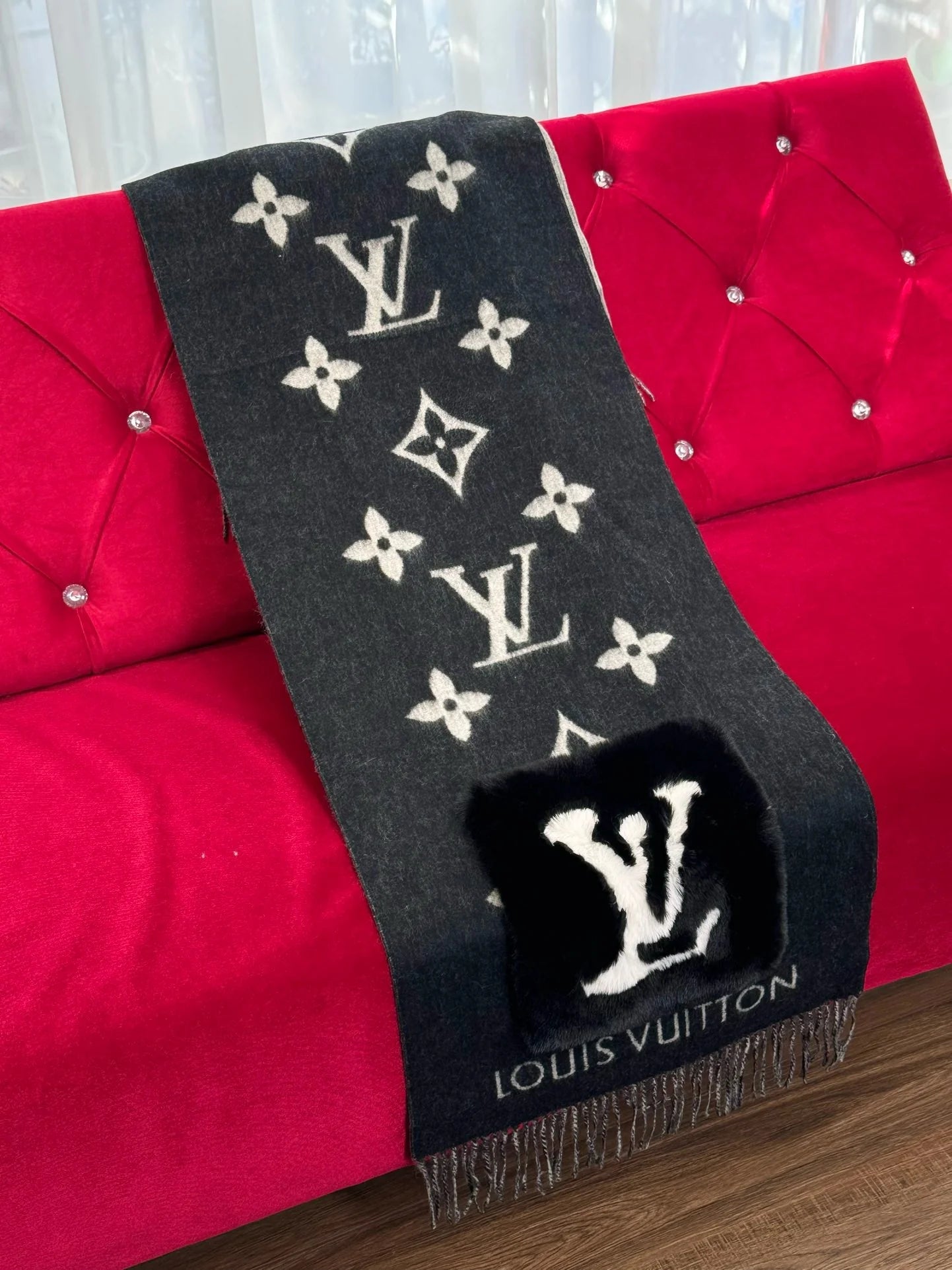 LV SCARF