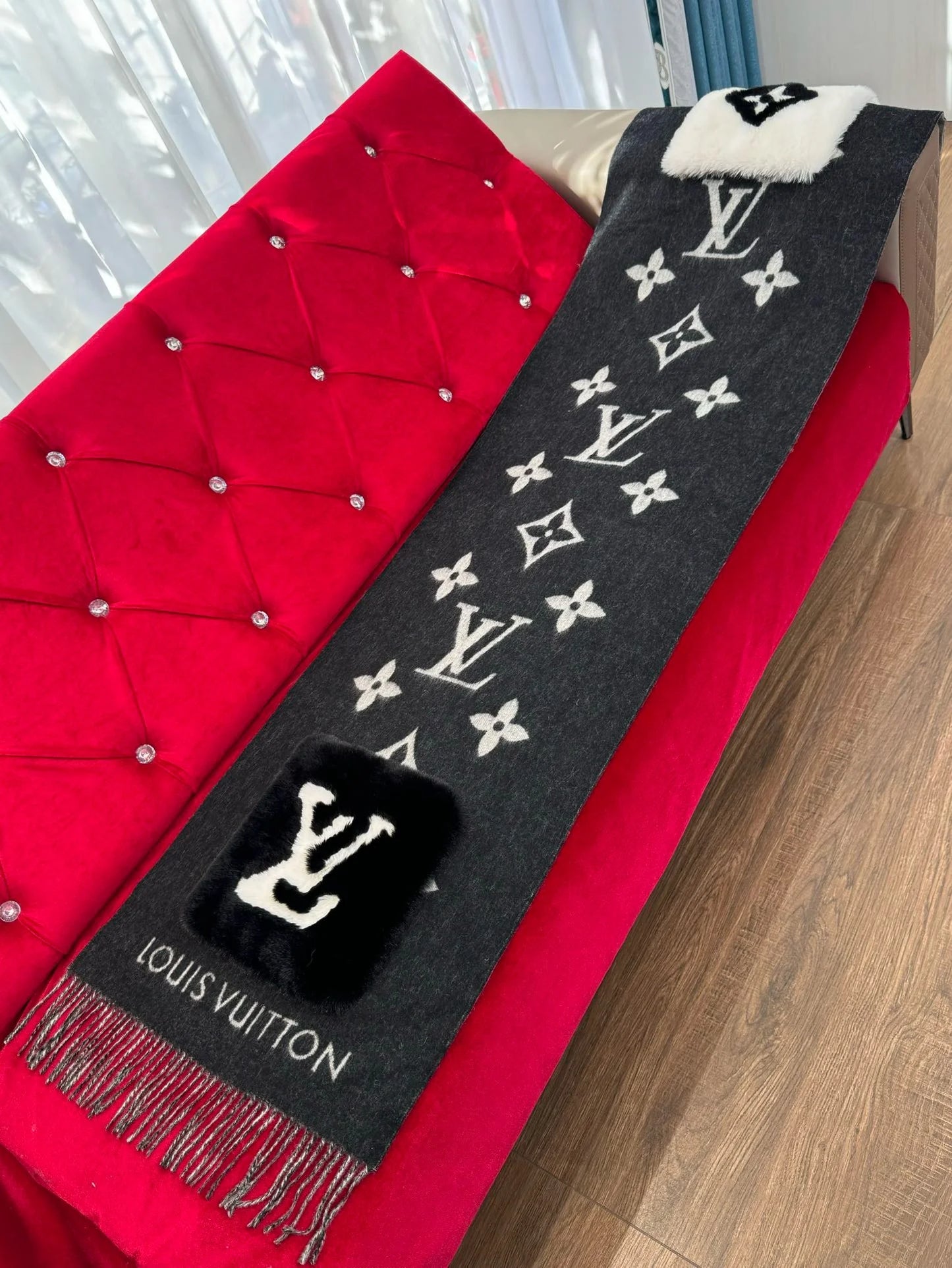 LV SCARF