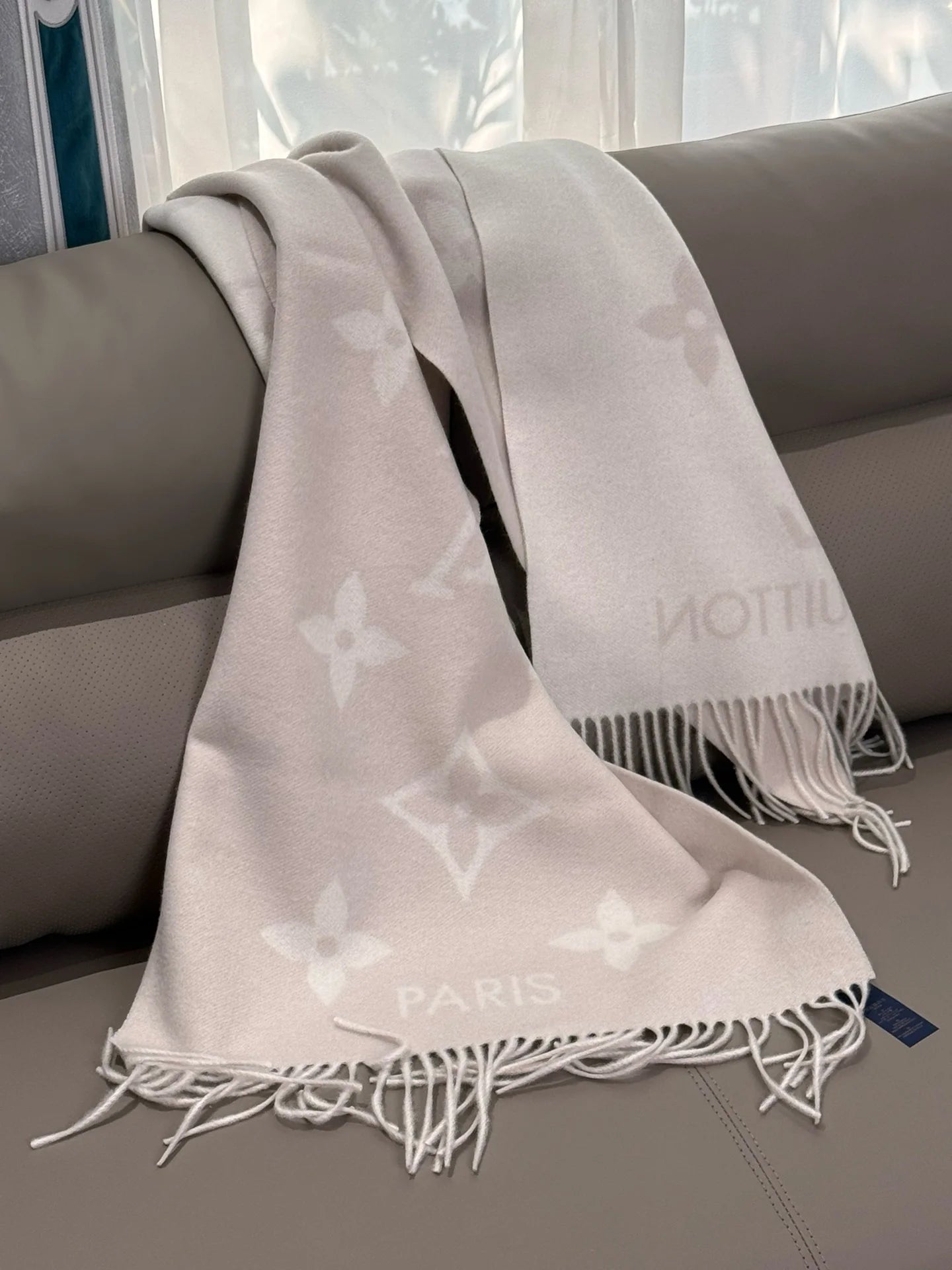 LV SCARF