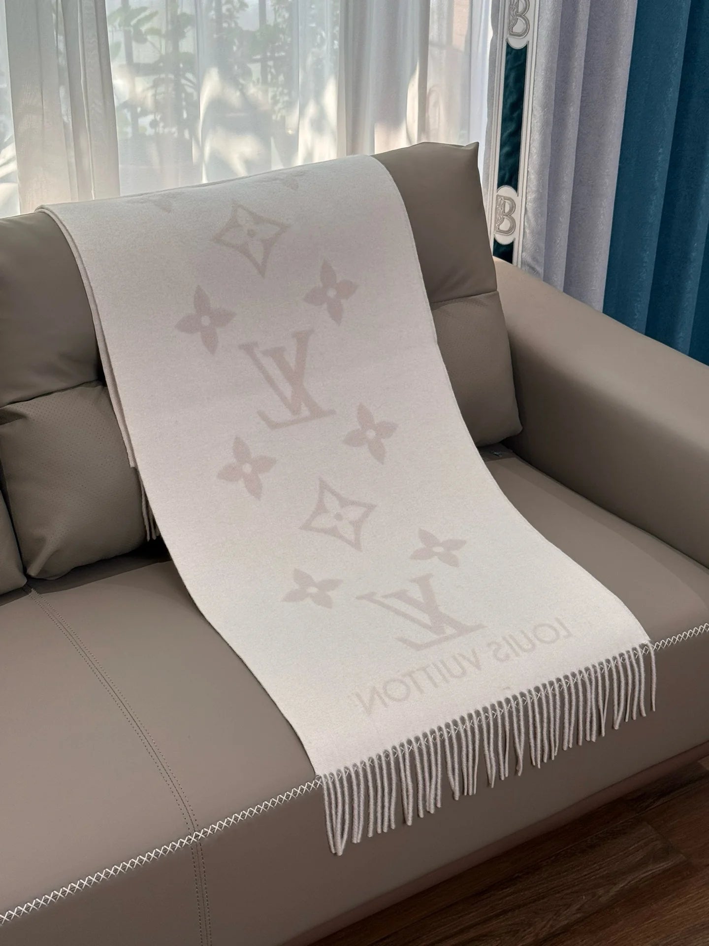 LV SCARF