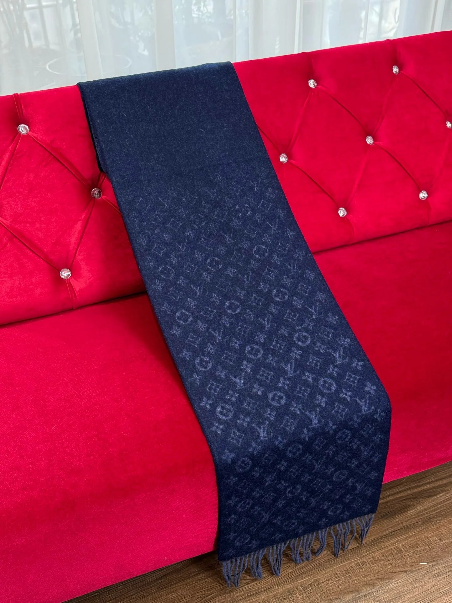 LV SCARF