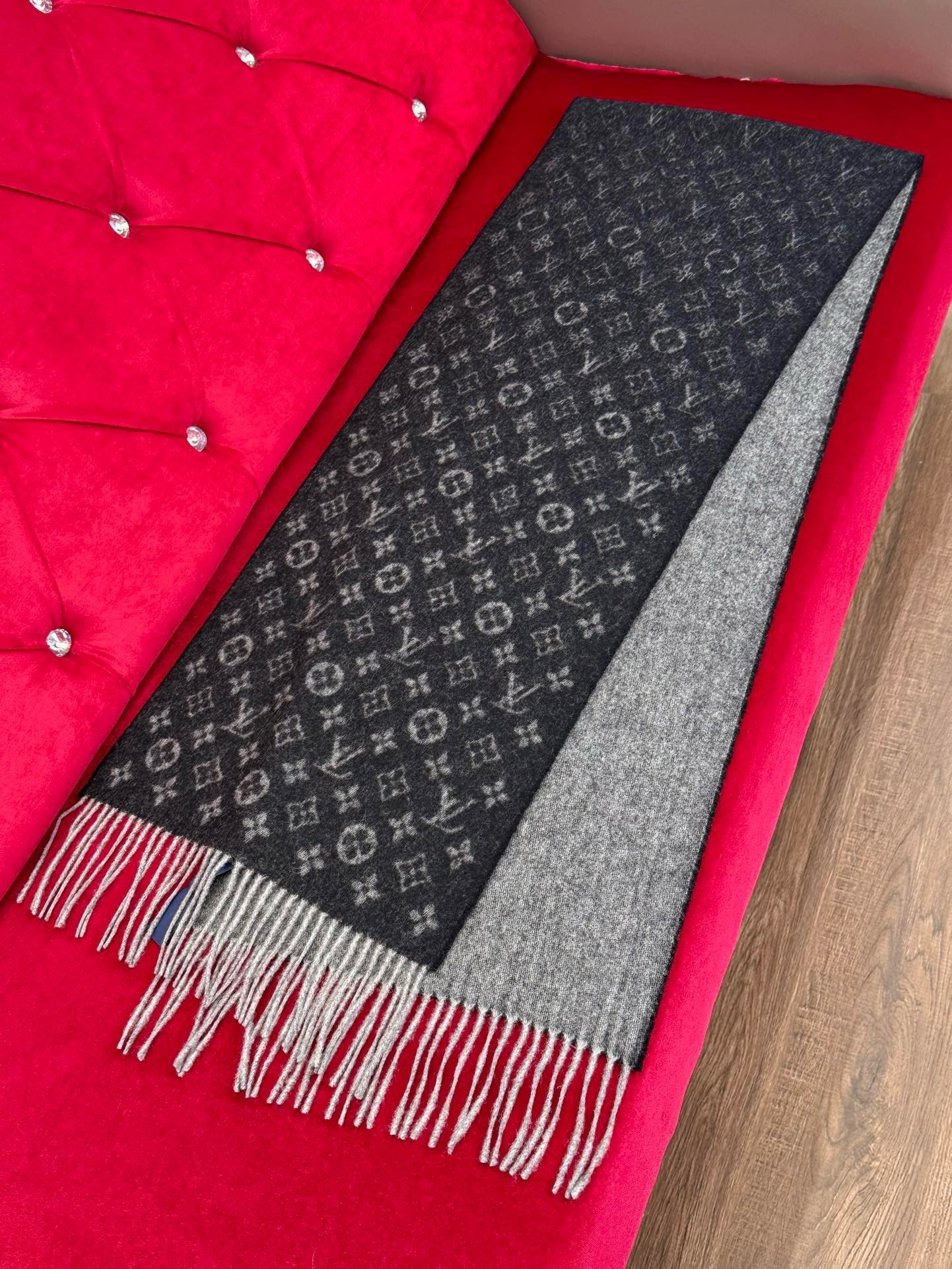 LV SCARF