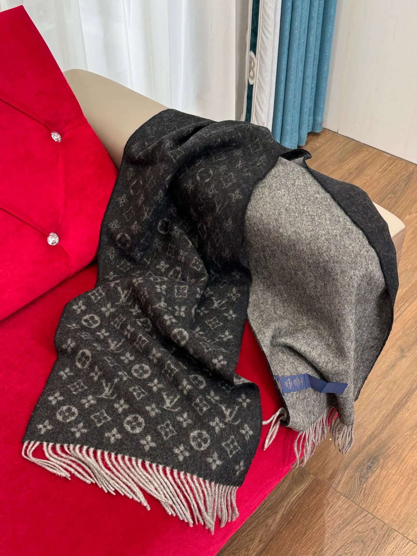 LV SCARF